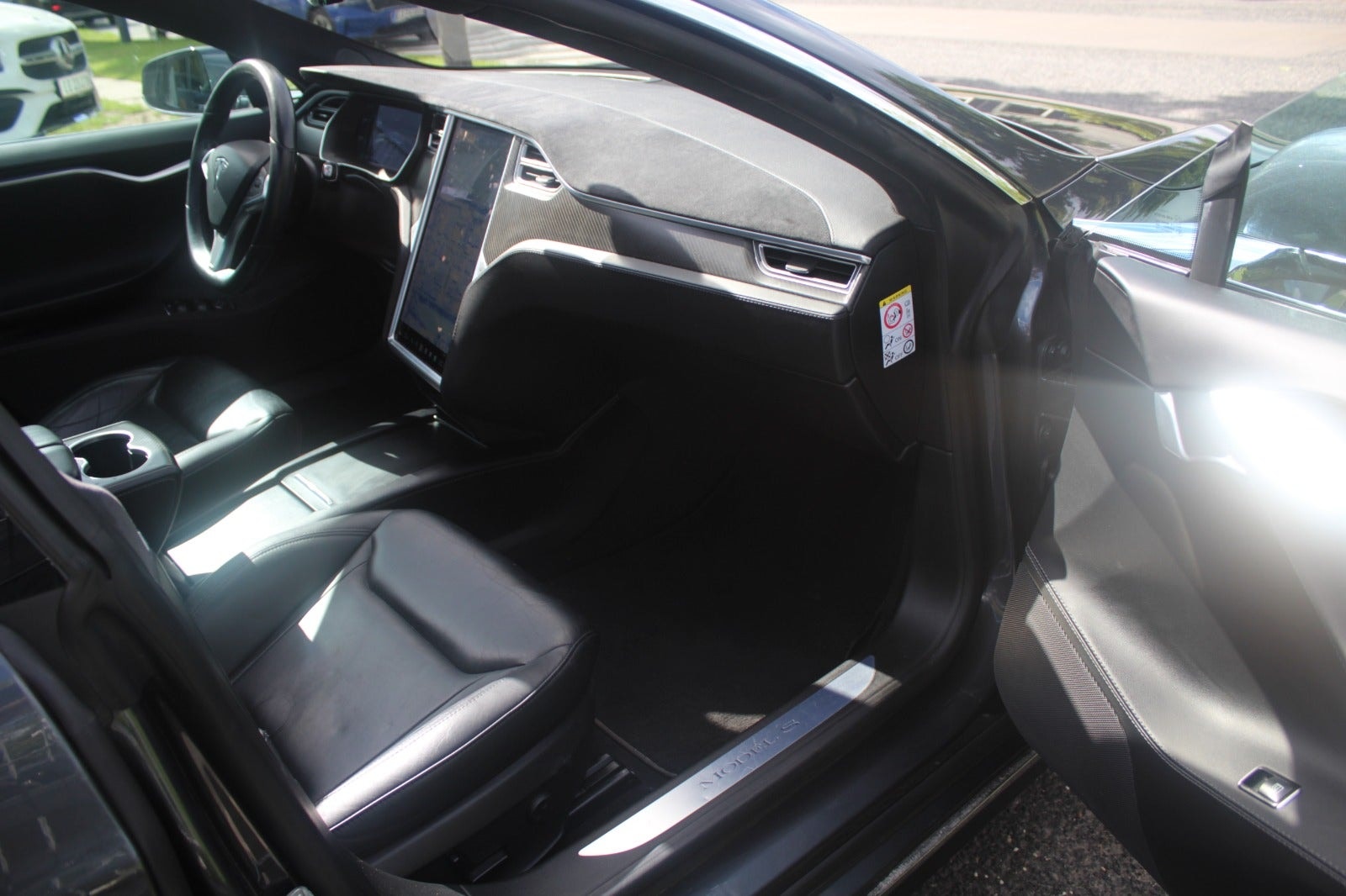 Tesla Model S til salg hos Nabilli