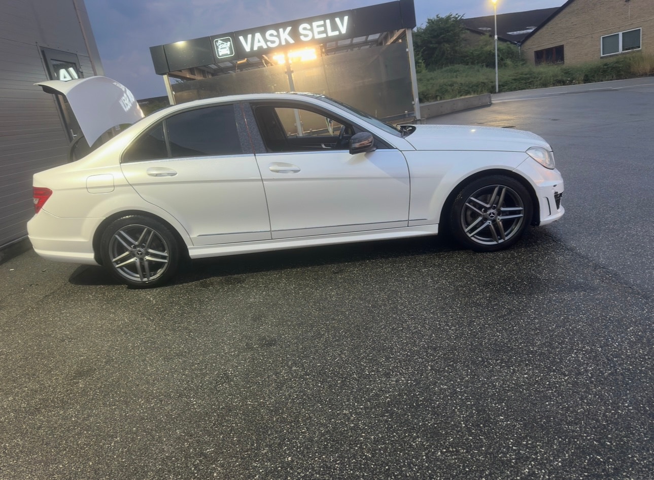 Mercedes C180 til salg hos Nabilli