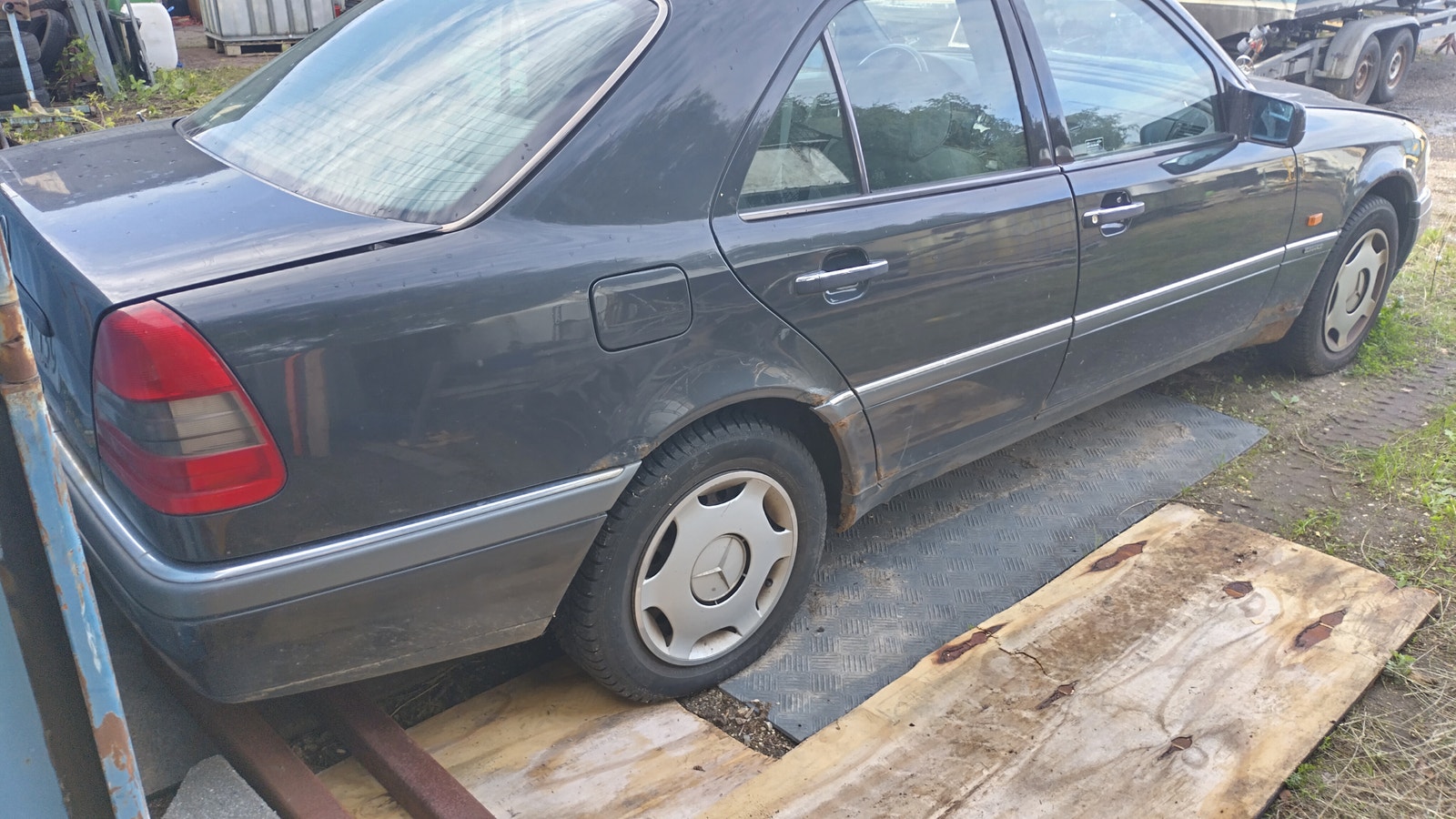 Mercedes C180 til salg hos Nabilli