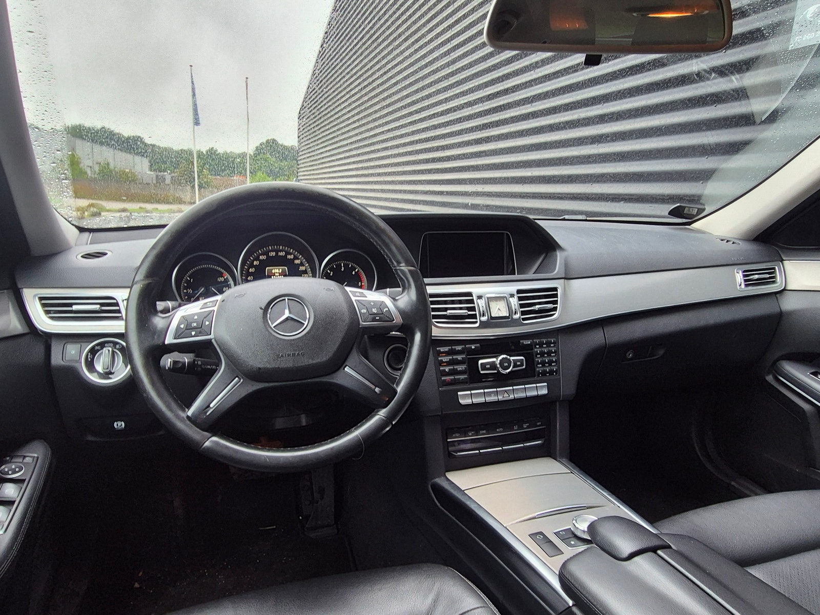 Mercedes E200 til salg hos Nabilli