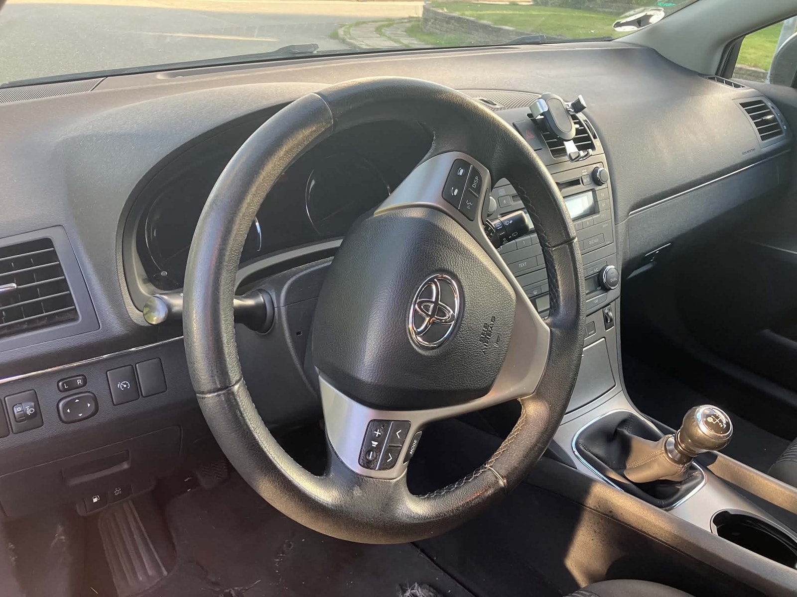 Toyota Avensis til salg hos Nabilli