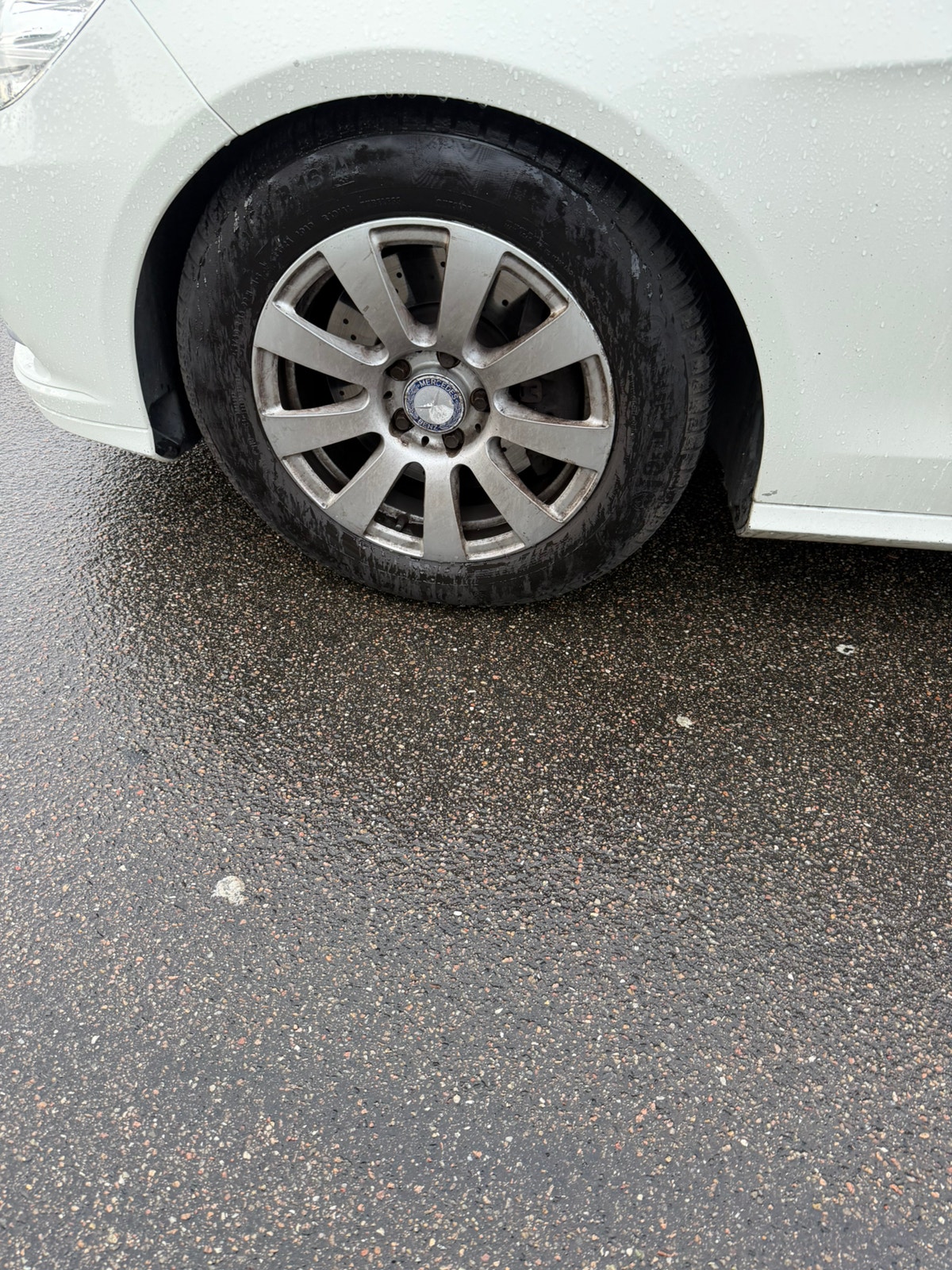 Mercedes E200 til salg hos Nabilli