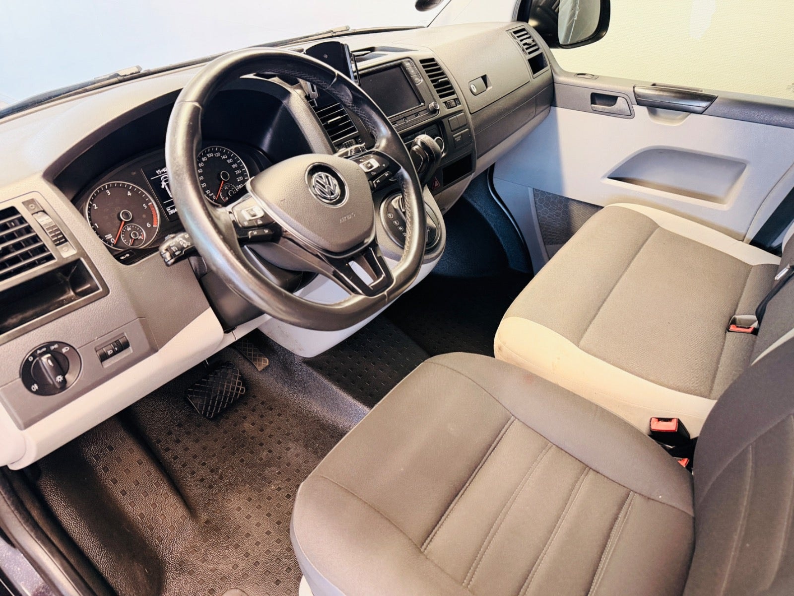 VW Transporter til salg hos Nabilli