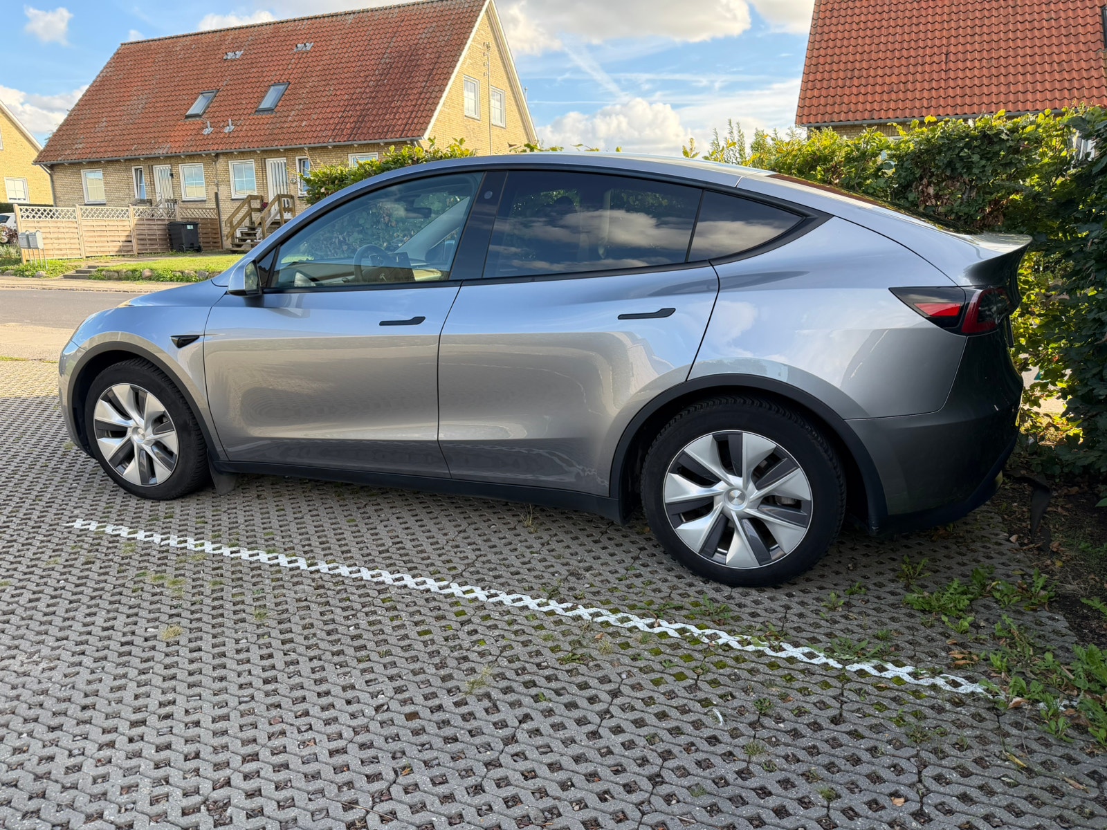Tesla Model Y til salg hos Nabilli