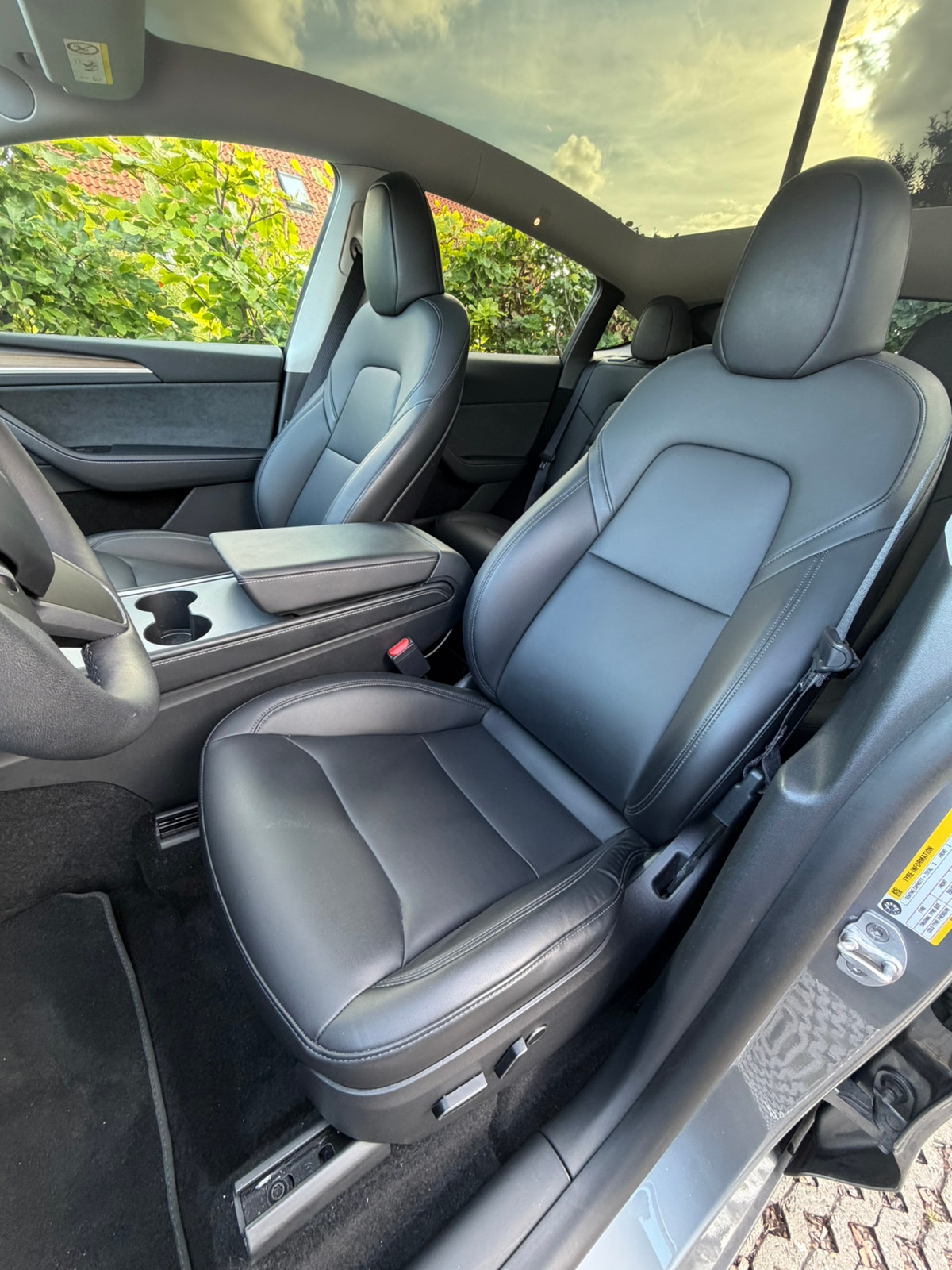 Tesla Model Y til salg hos Nabilli