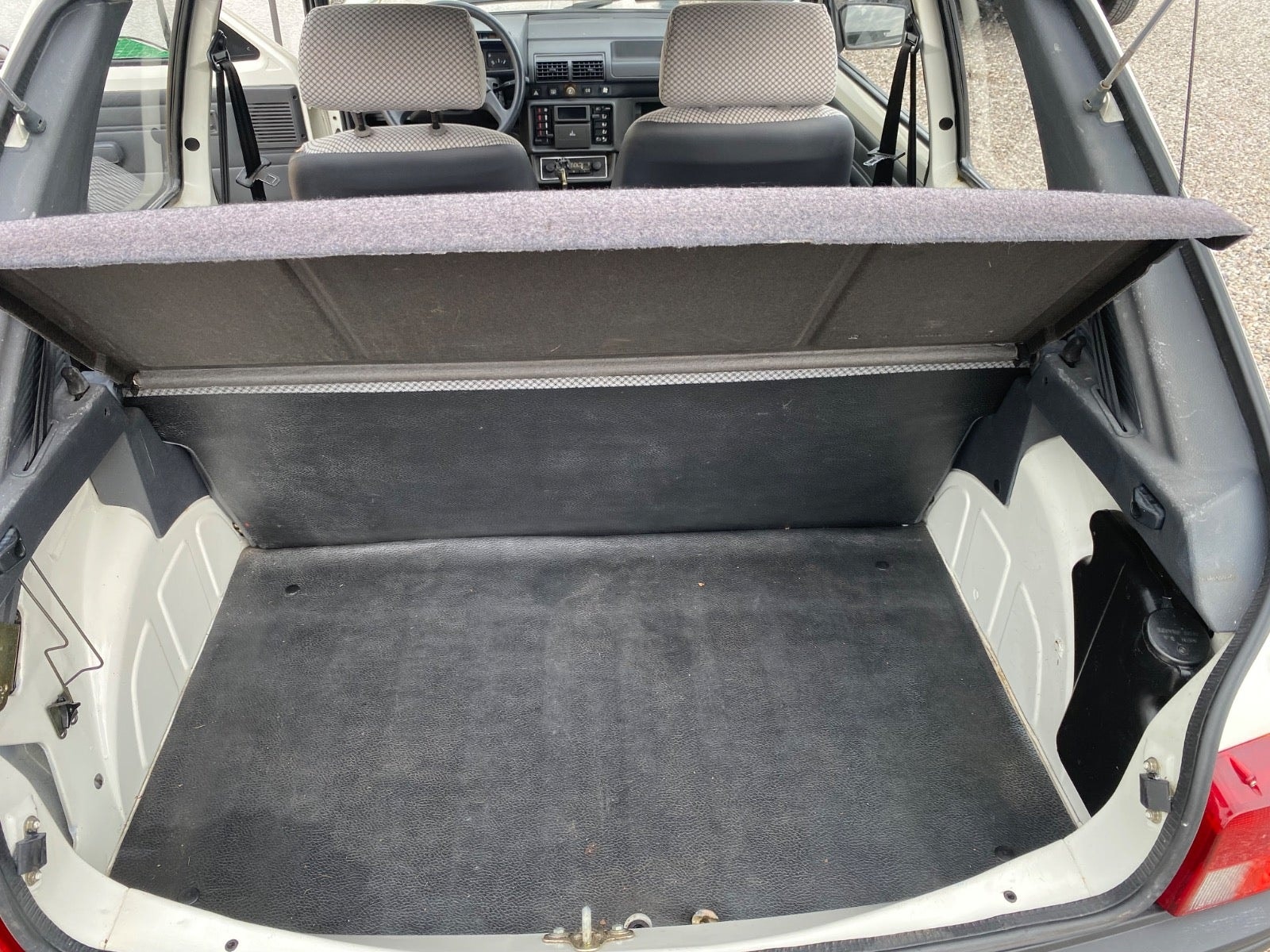 Peugeot 205 til salg hos Nabilli