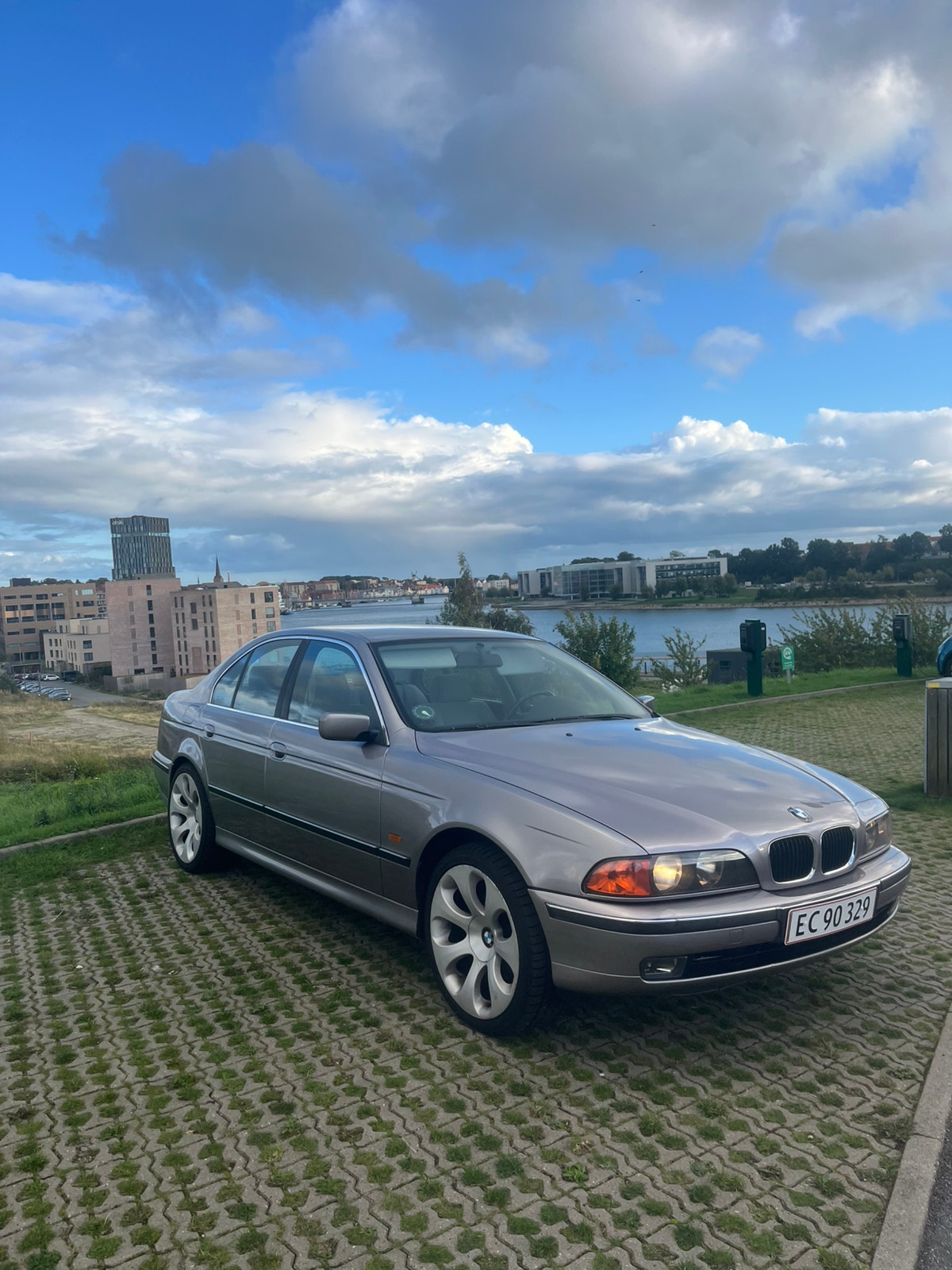 BMW 528i til salg hos Nabilli