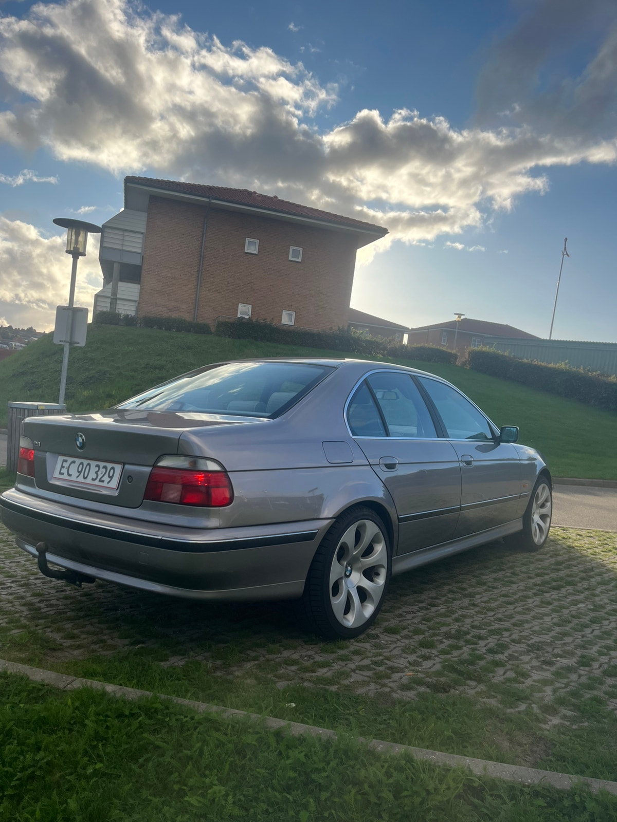 BMW 528i til salg hos Nabilli