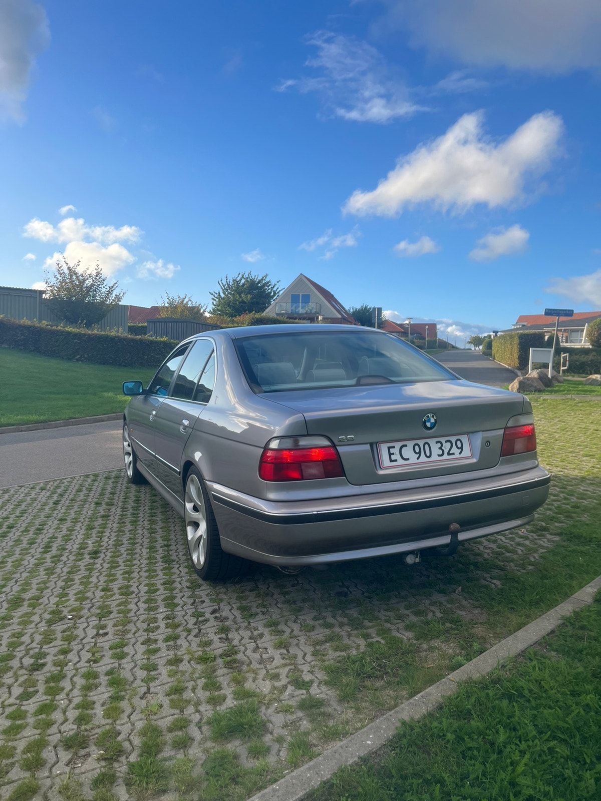 BMW 528i til salg hos Nabilli