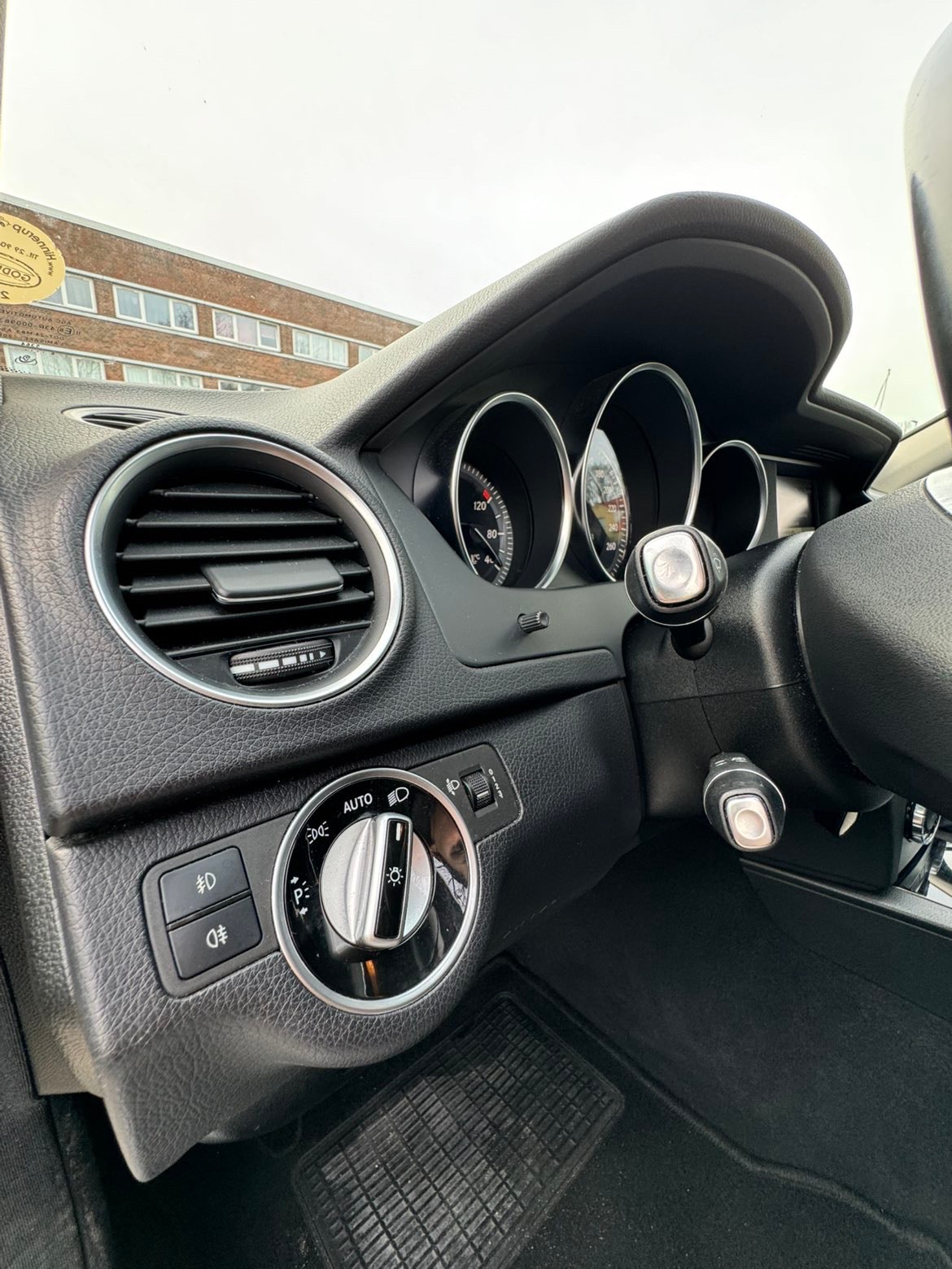 Mercedes C180 til salg hos Nabilli