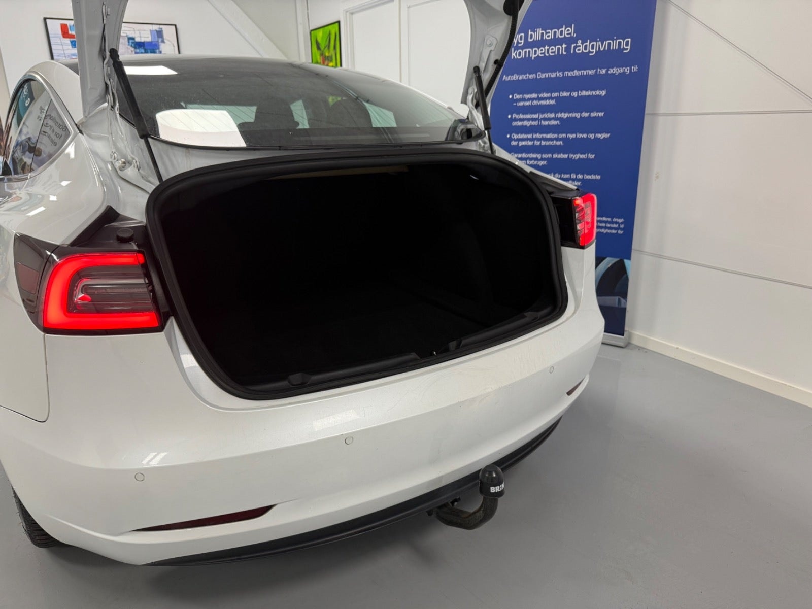 Tesla Model 3 til salg hos Nabilli