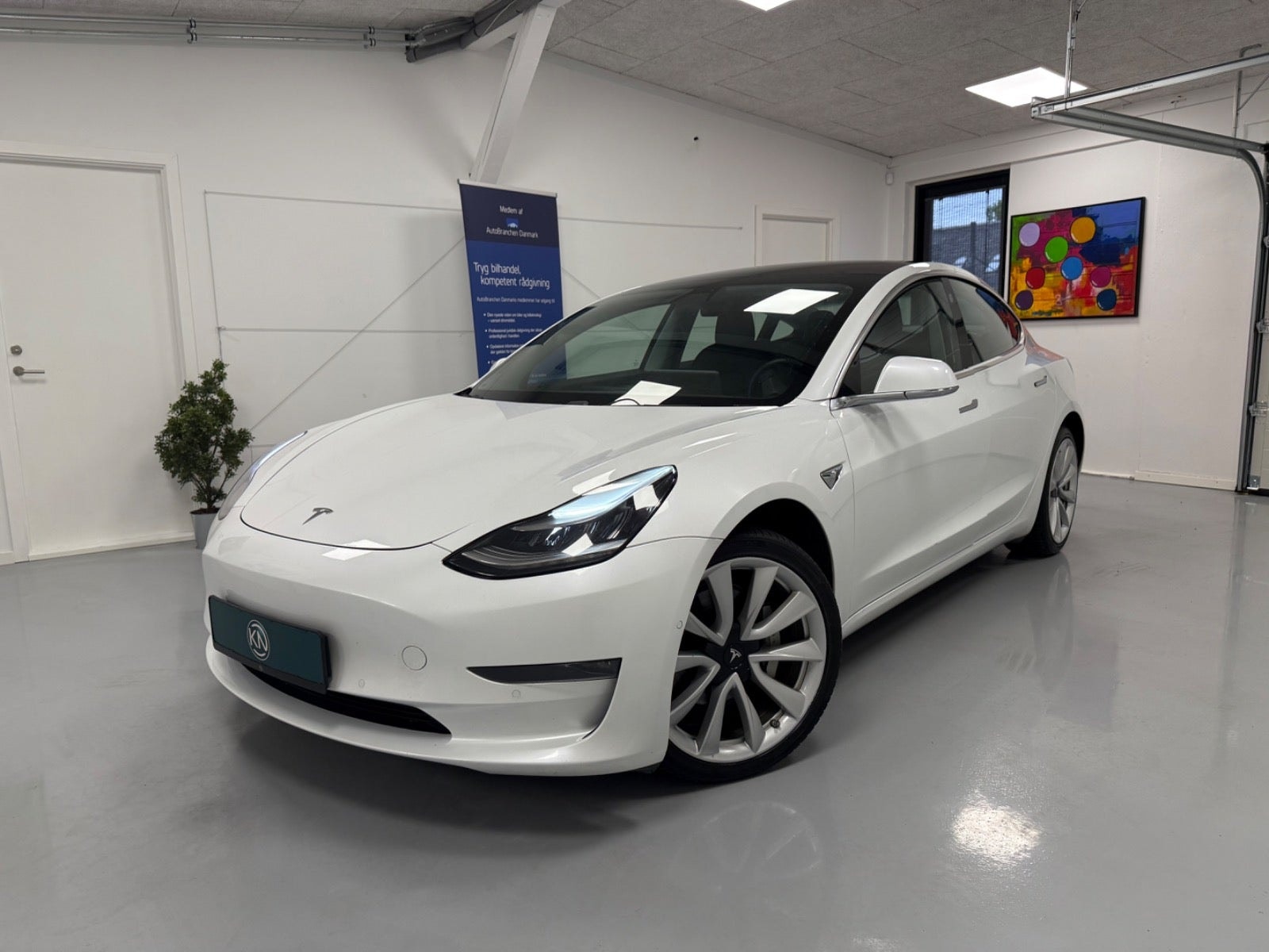 Tesla Model 3 til salg hos Nabilli