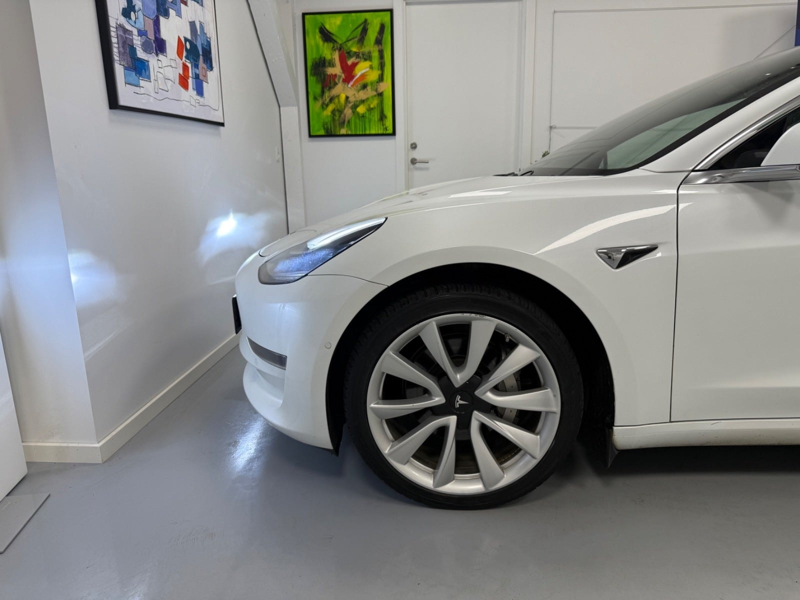 Tesla Model 3 til salg hos Nabilli