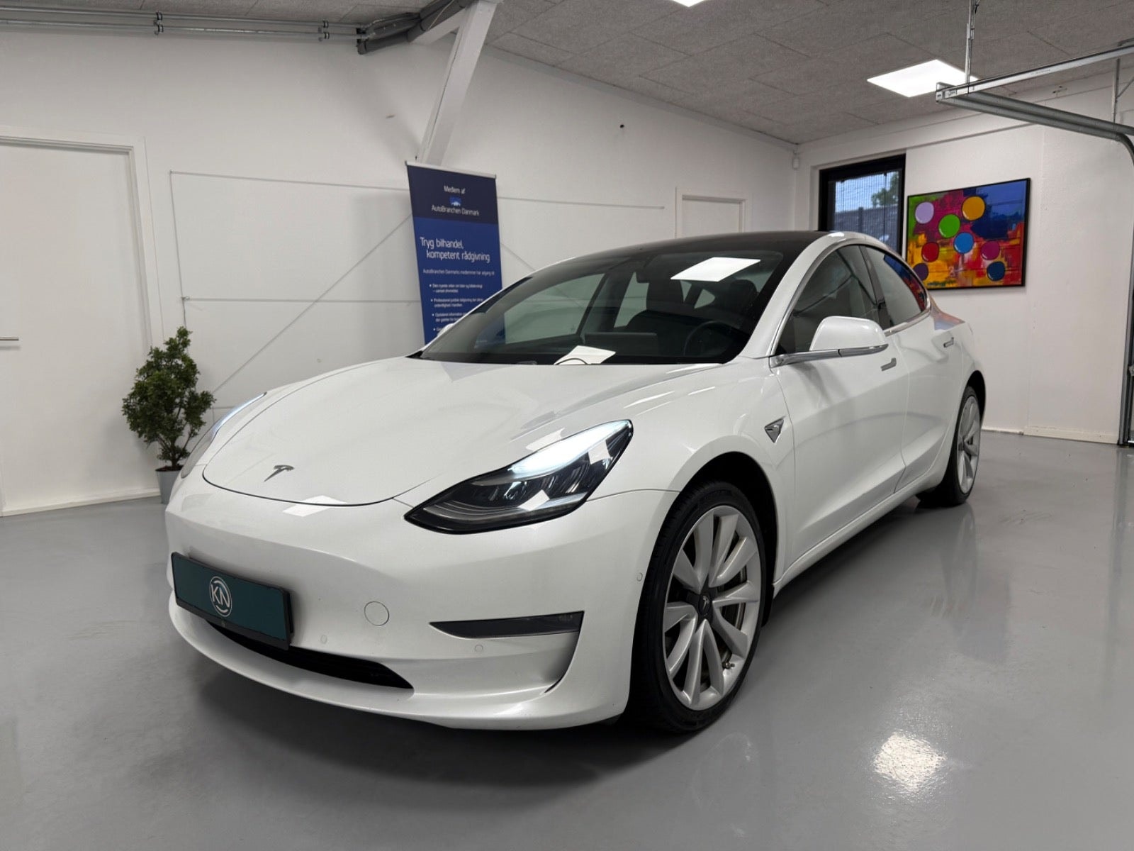 Tesla Model 3 til salg hos Nabilli