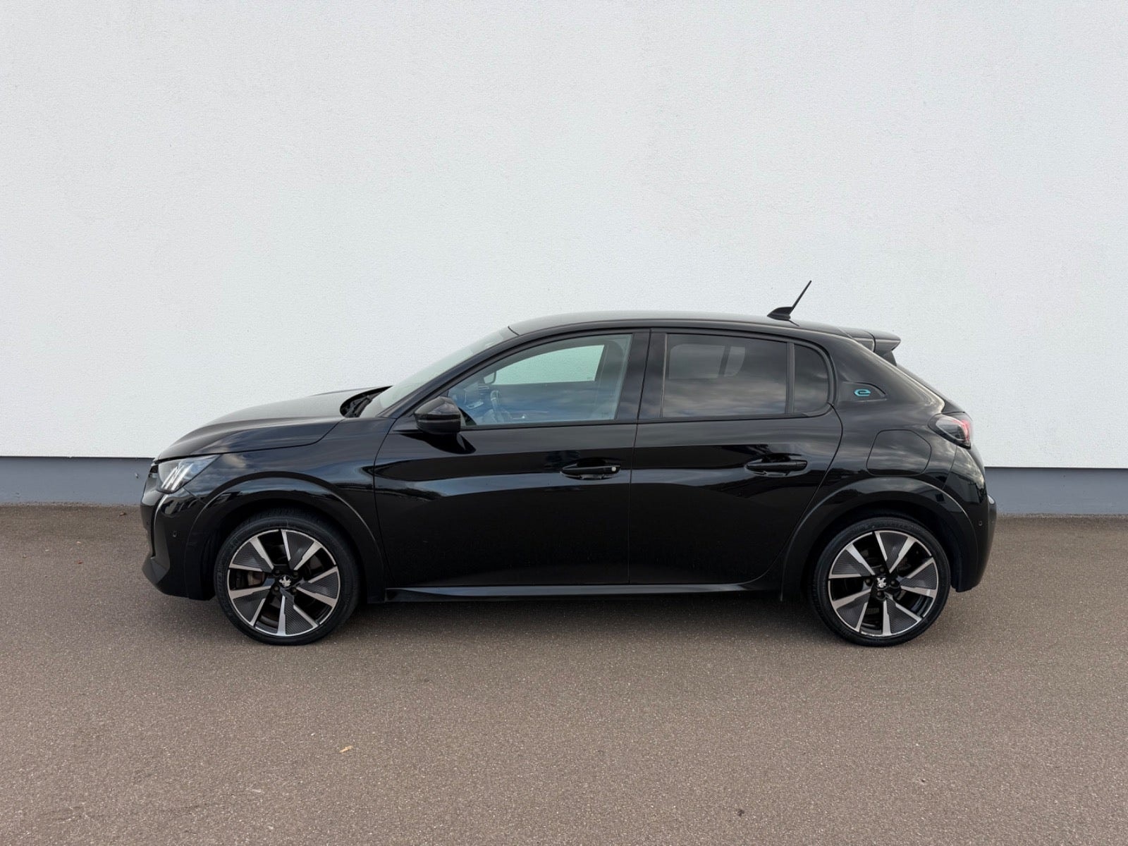 Peugeot e-208 til salg hos Nabilli