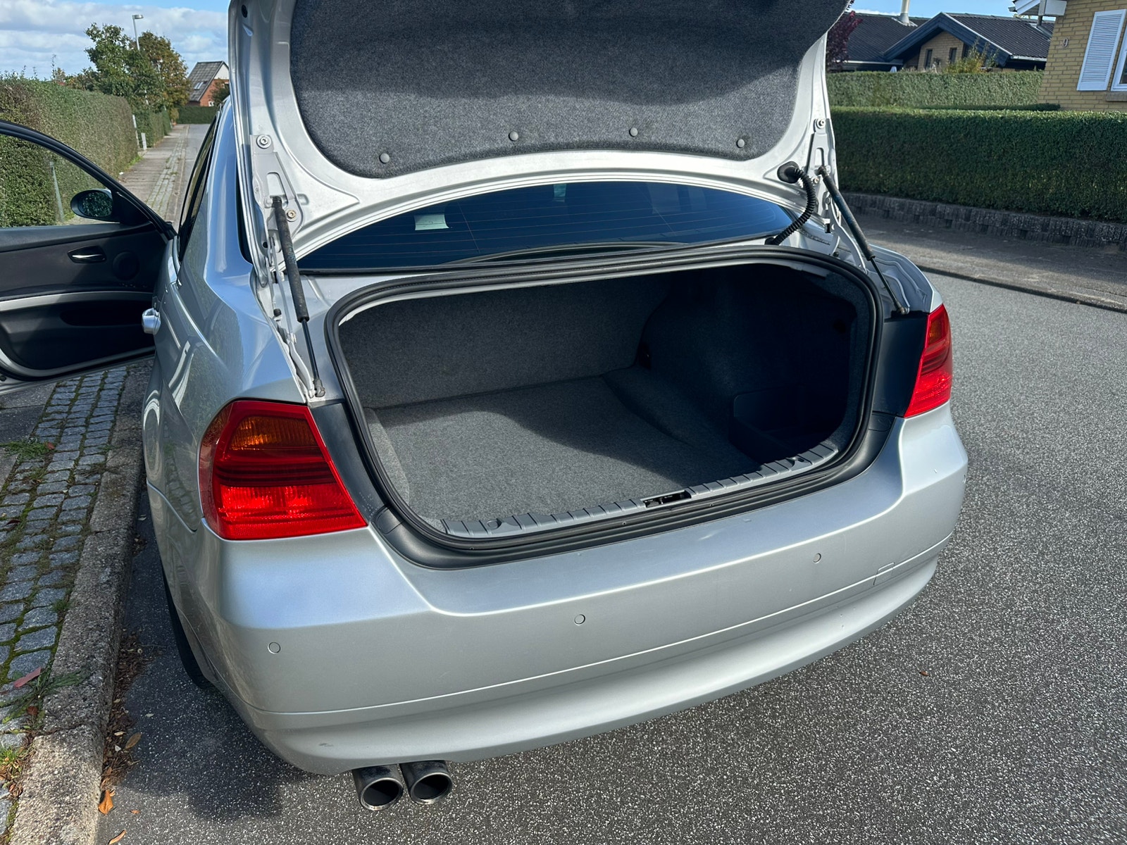 BMW 330i til salg hos Nabilli