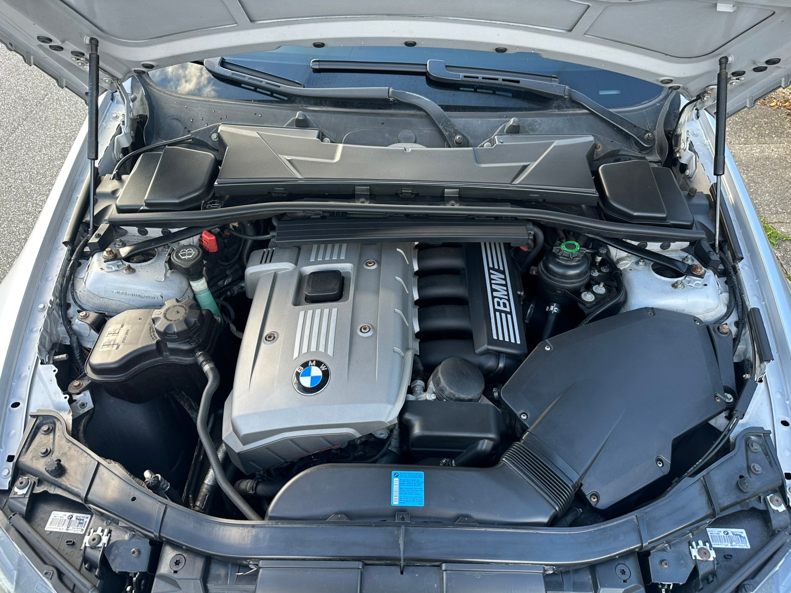 BMW 330i til salg hos Nabilli