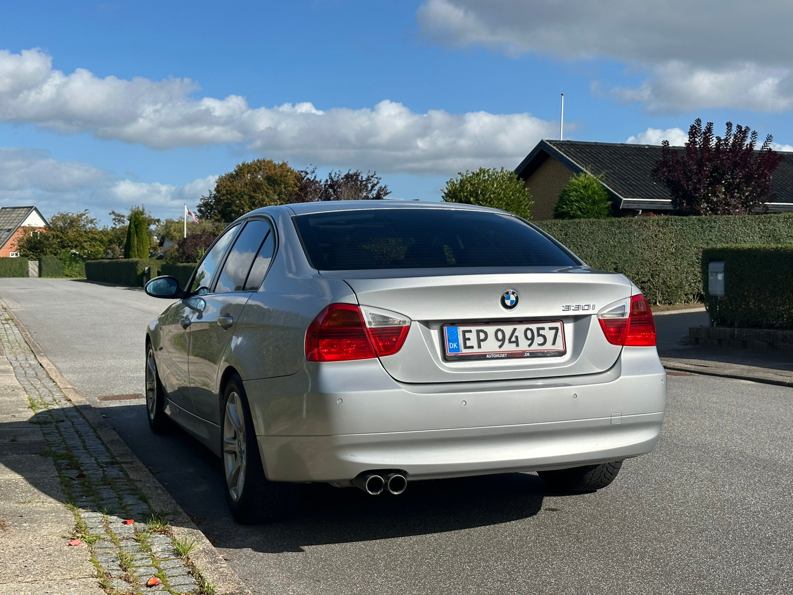 BMW 330i til salg hos Nabilli
