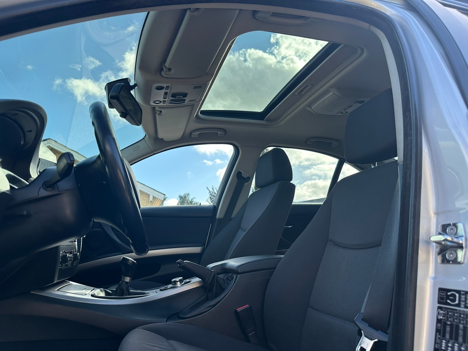 BMW 330i til salg hos Nabilli
