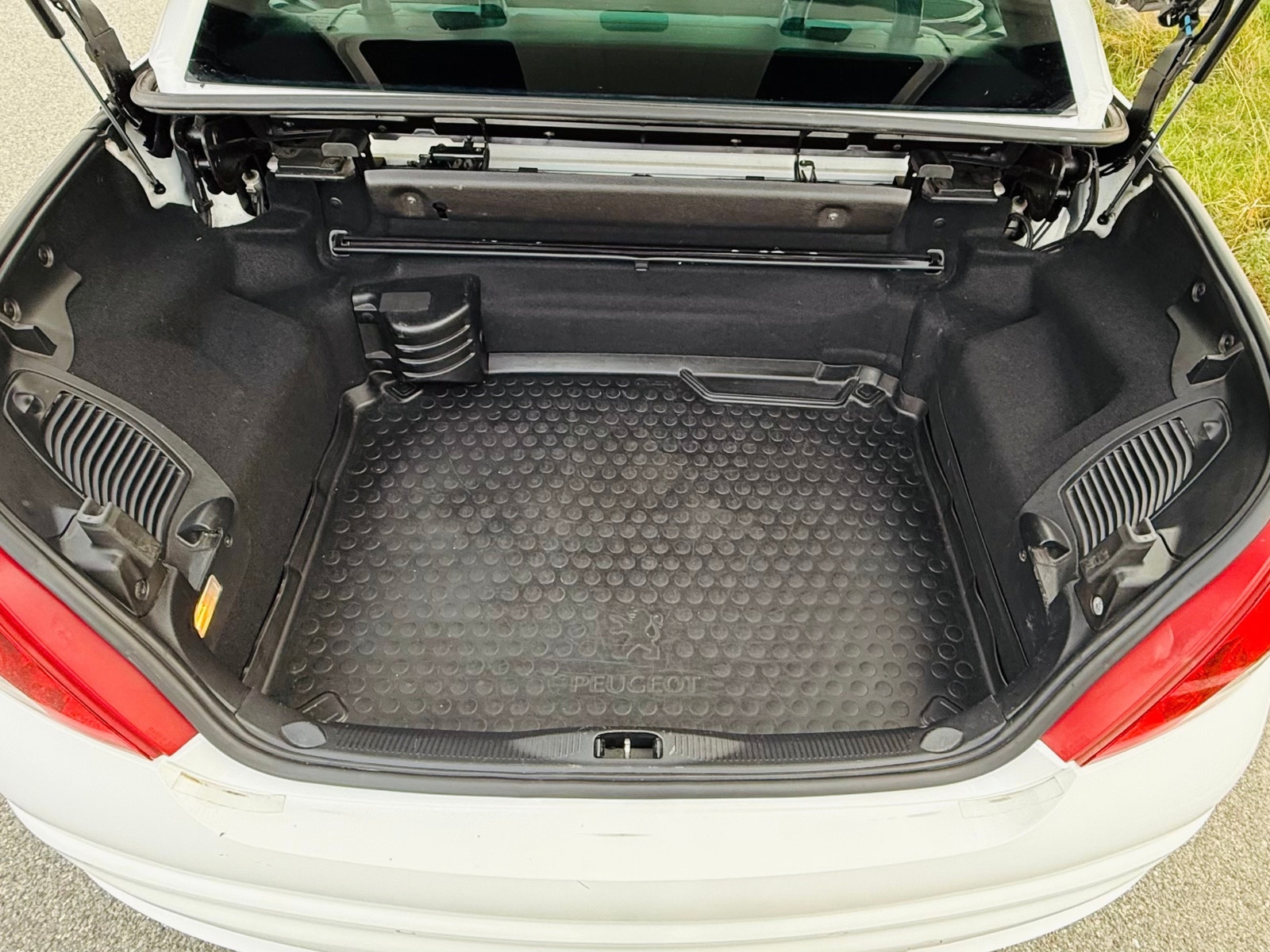 Peugeot 207 CC til salg hos Nabilli