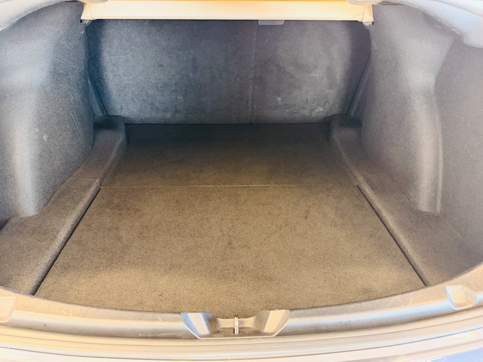 Tesla Model 3 til salg hos Nabilli