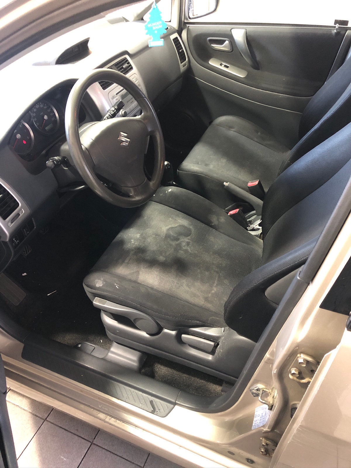 Suzuki Liana til salg hos Nabilli