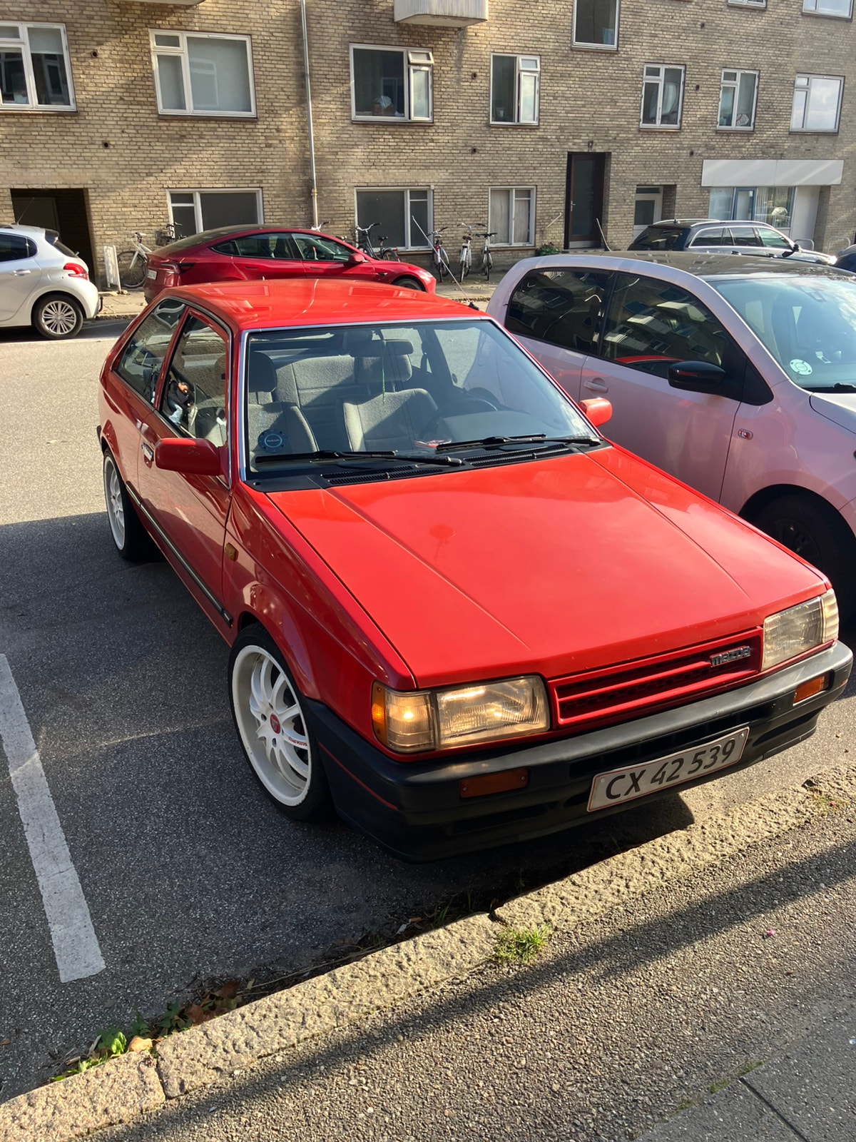 Mazda 323 til salg hos Nabilli