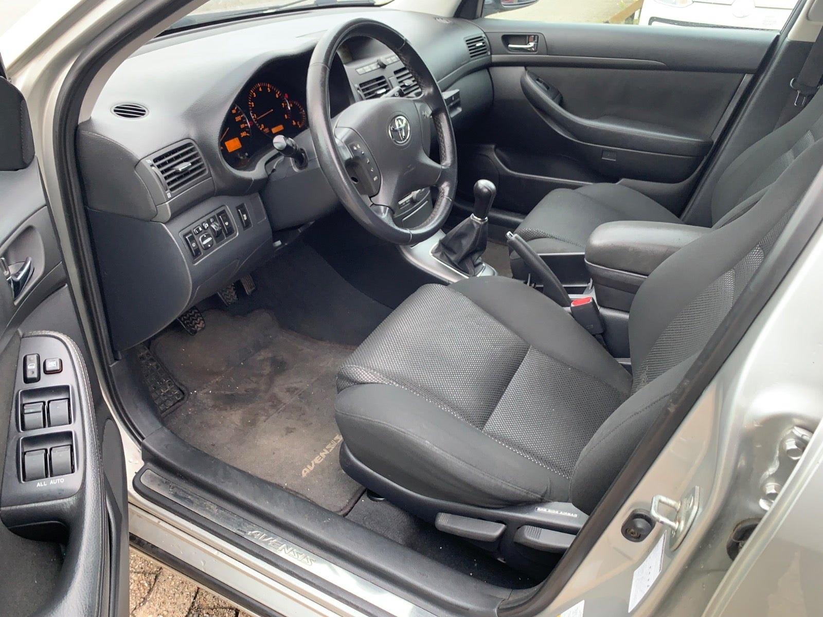 Toyota Avensis – billede 8