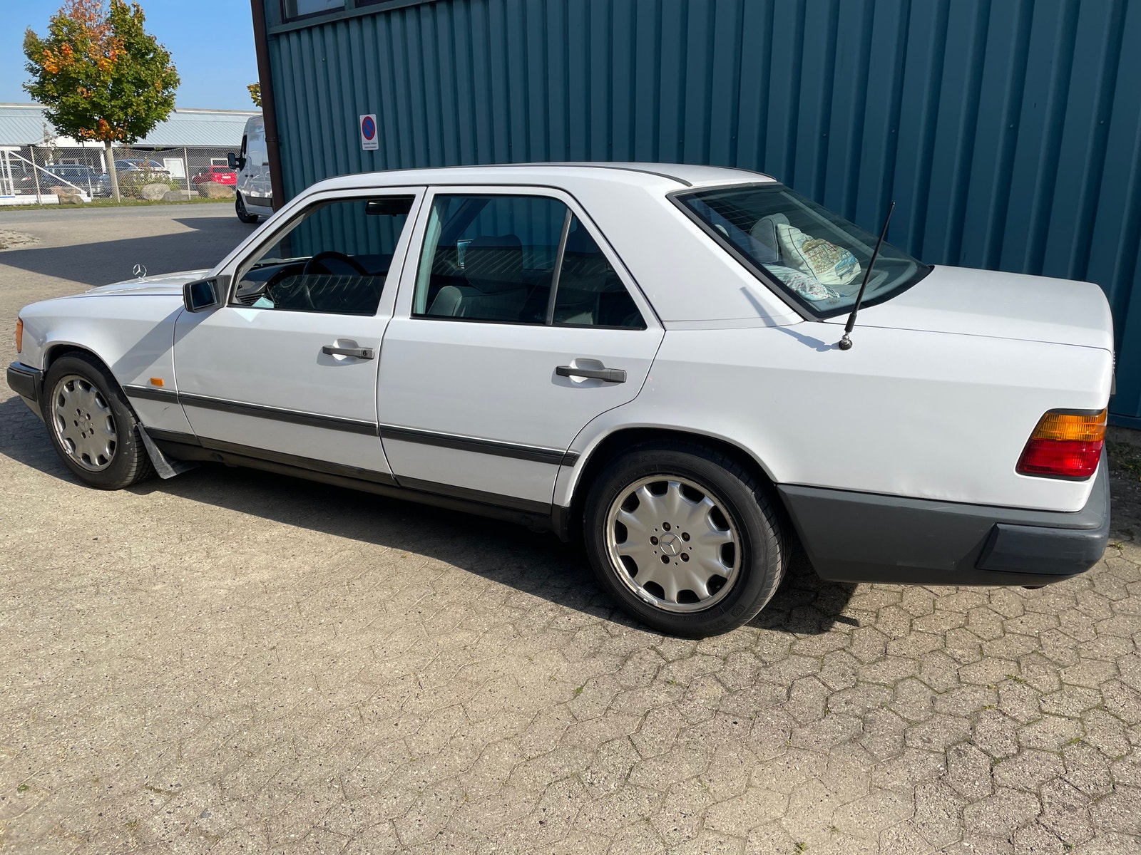 Mercedes 230 E til salg hos Nabilli