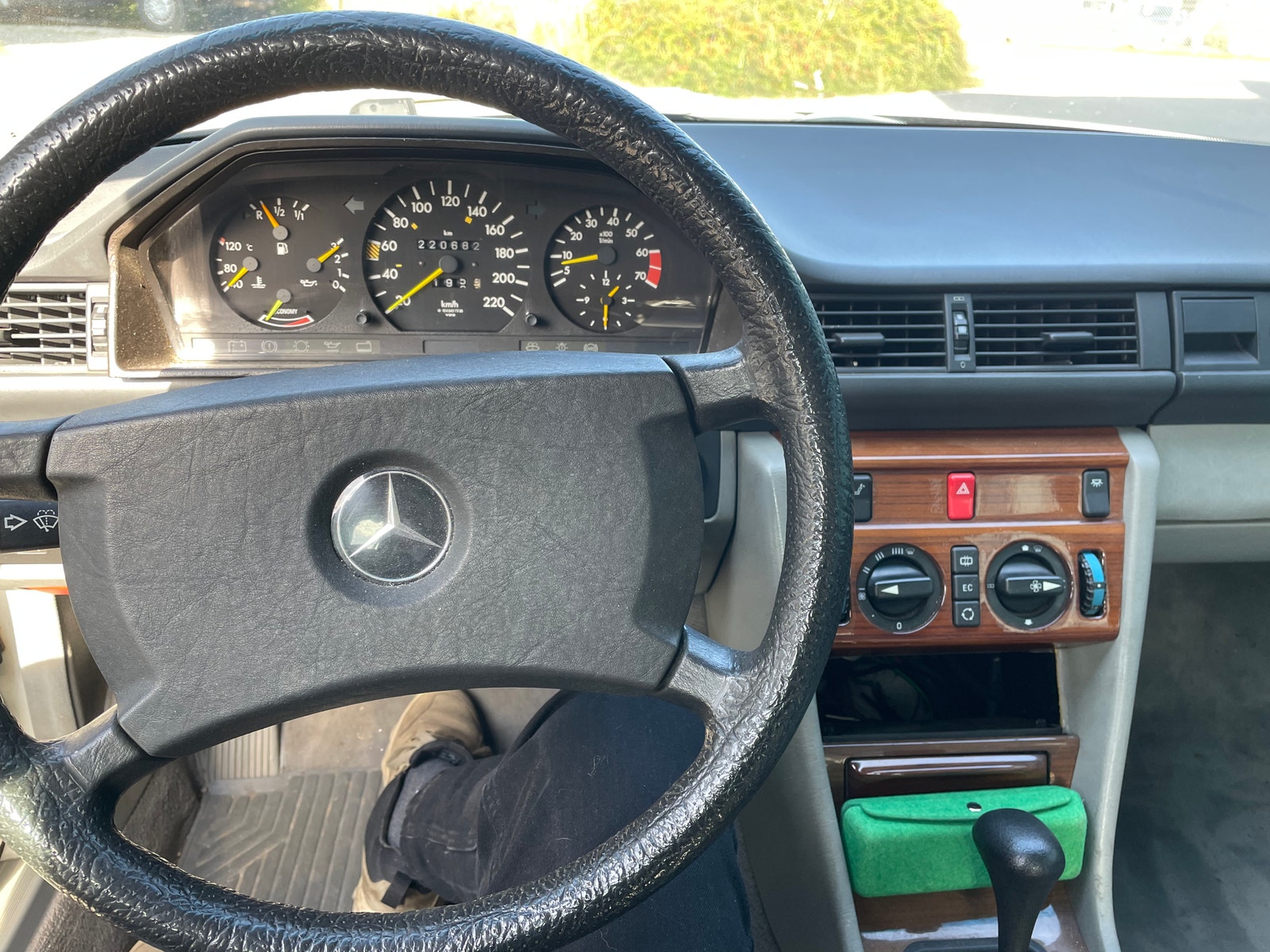 Mercedes 230 E til salg hos Nabilli