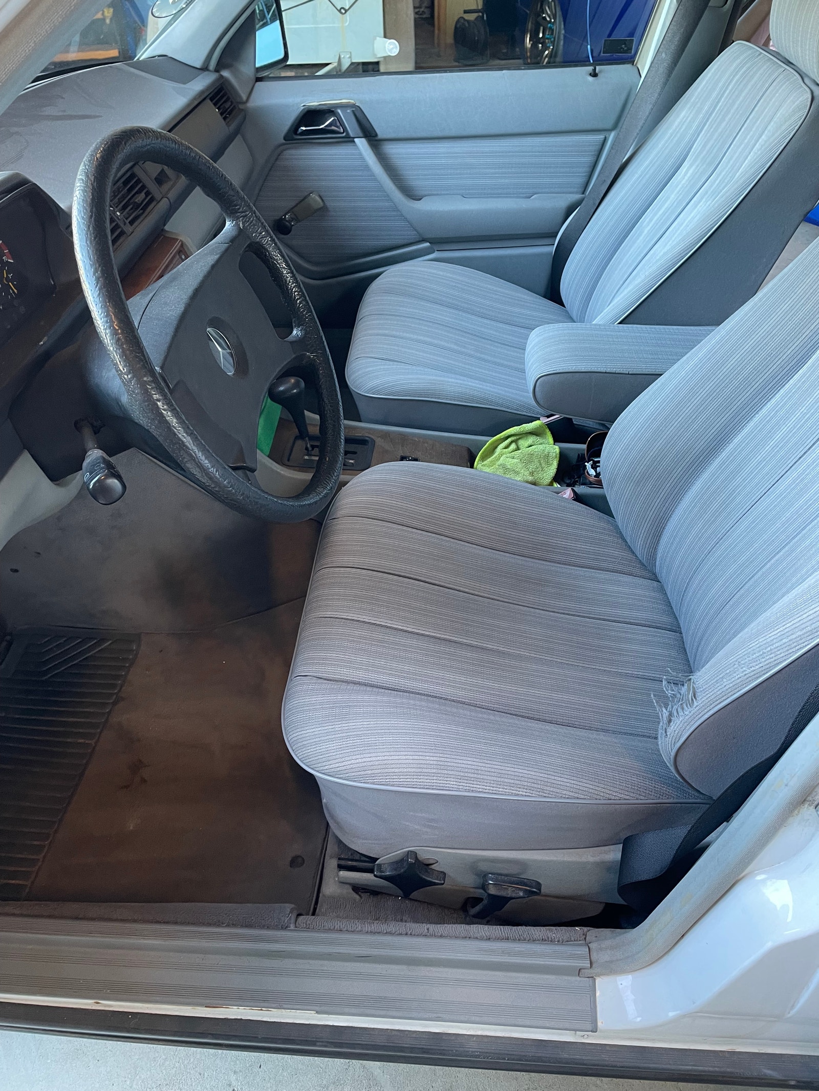 Mercedes 230 E til salg hos Nabilli