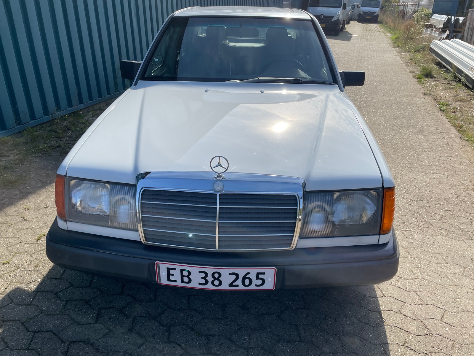 Mercedes 230 E til salg hos Nabilli