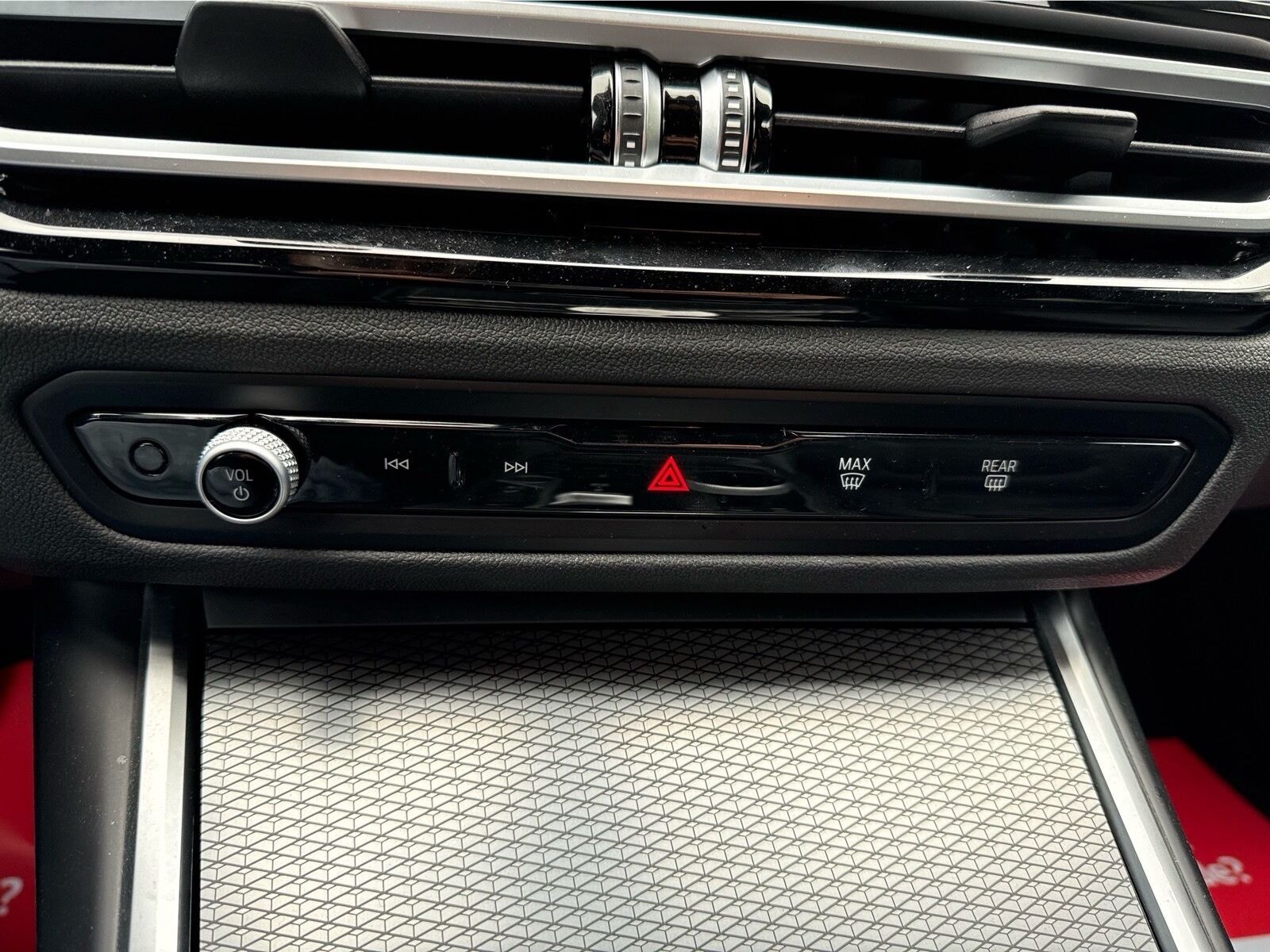BMW 330e til salg hos Nabilli