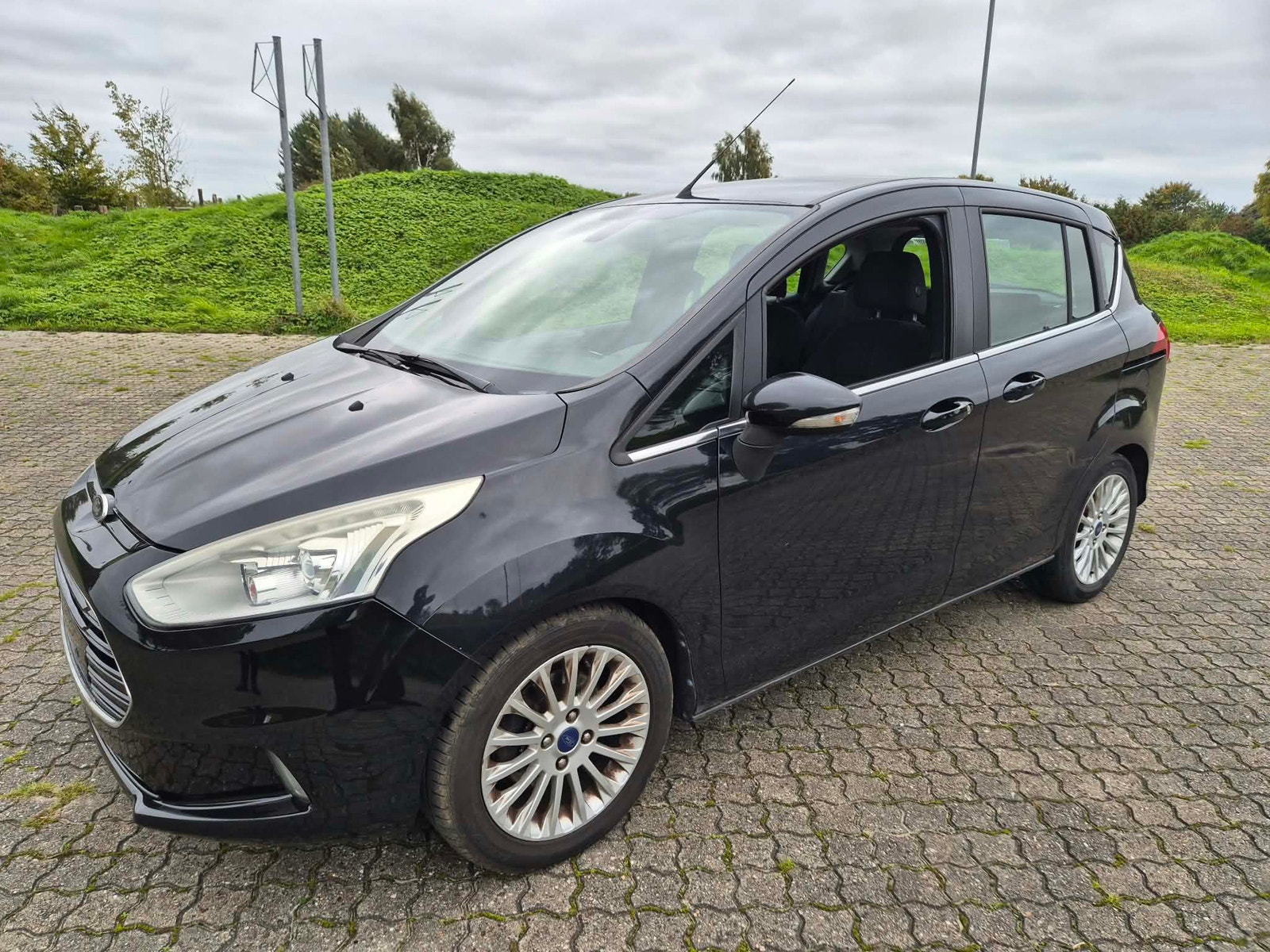 Ford B-MAX til salg hos Nabilli