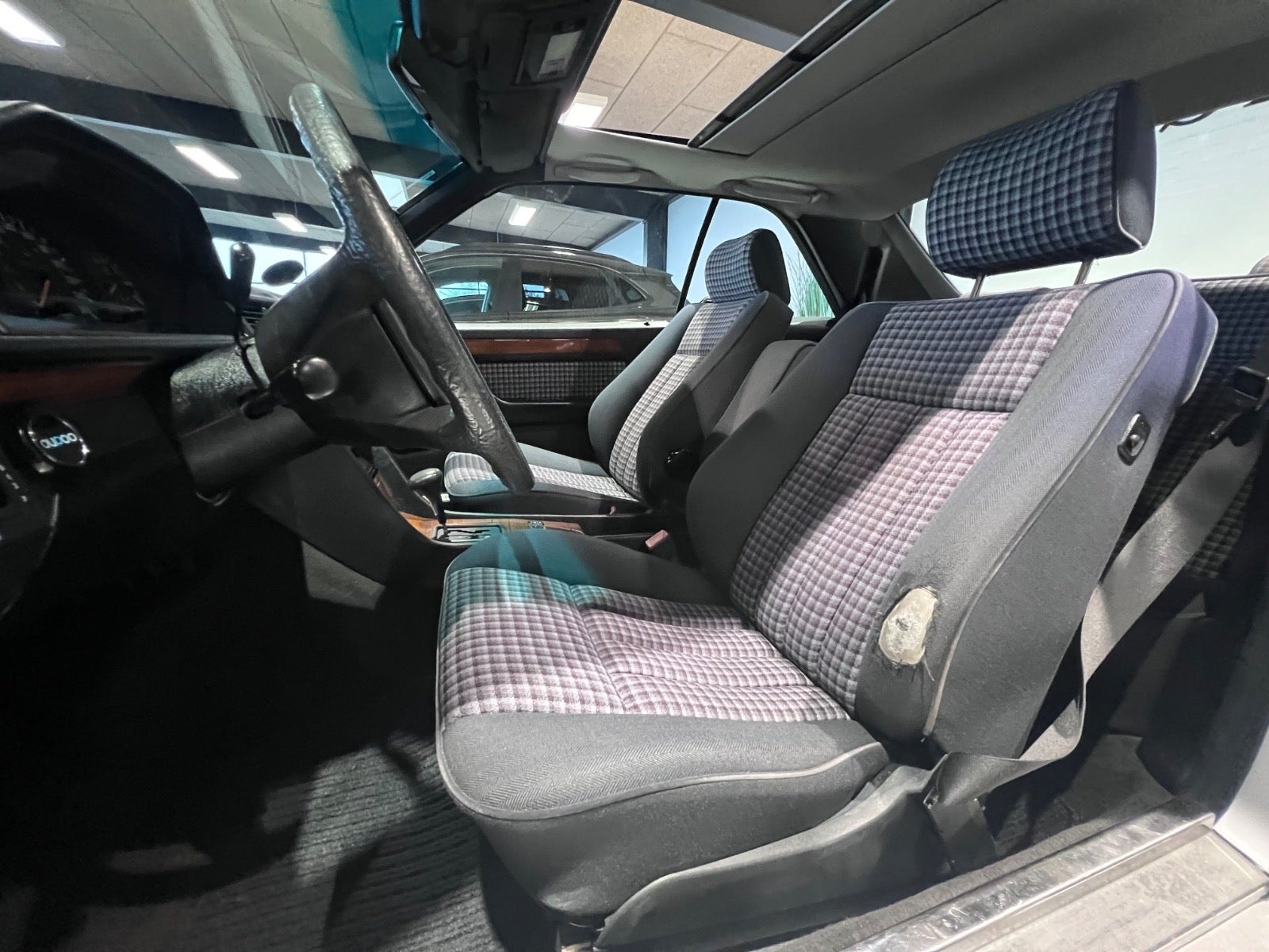 Mercedes 230 CE til salg hos Nabilli