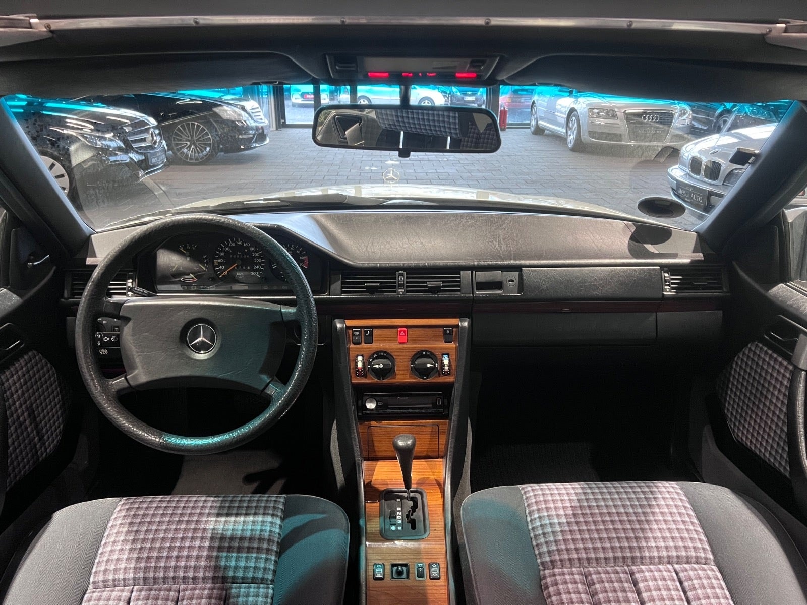 Mercedes 230 CE til salg hos Nabilli