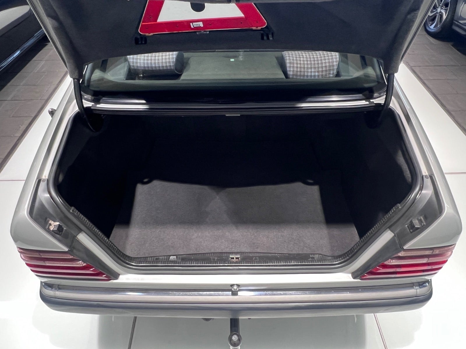 Mercedes 230 CE til salg hos Nabilli