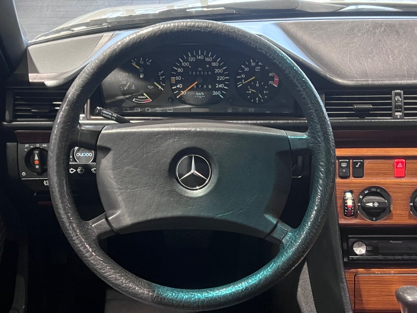 Mercedes 230 CE til salg hos Nabilli