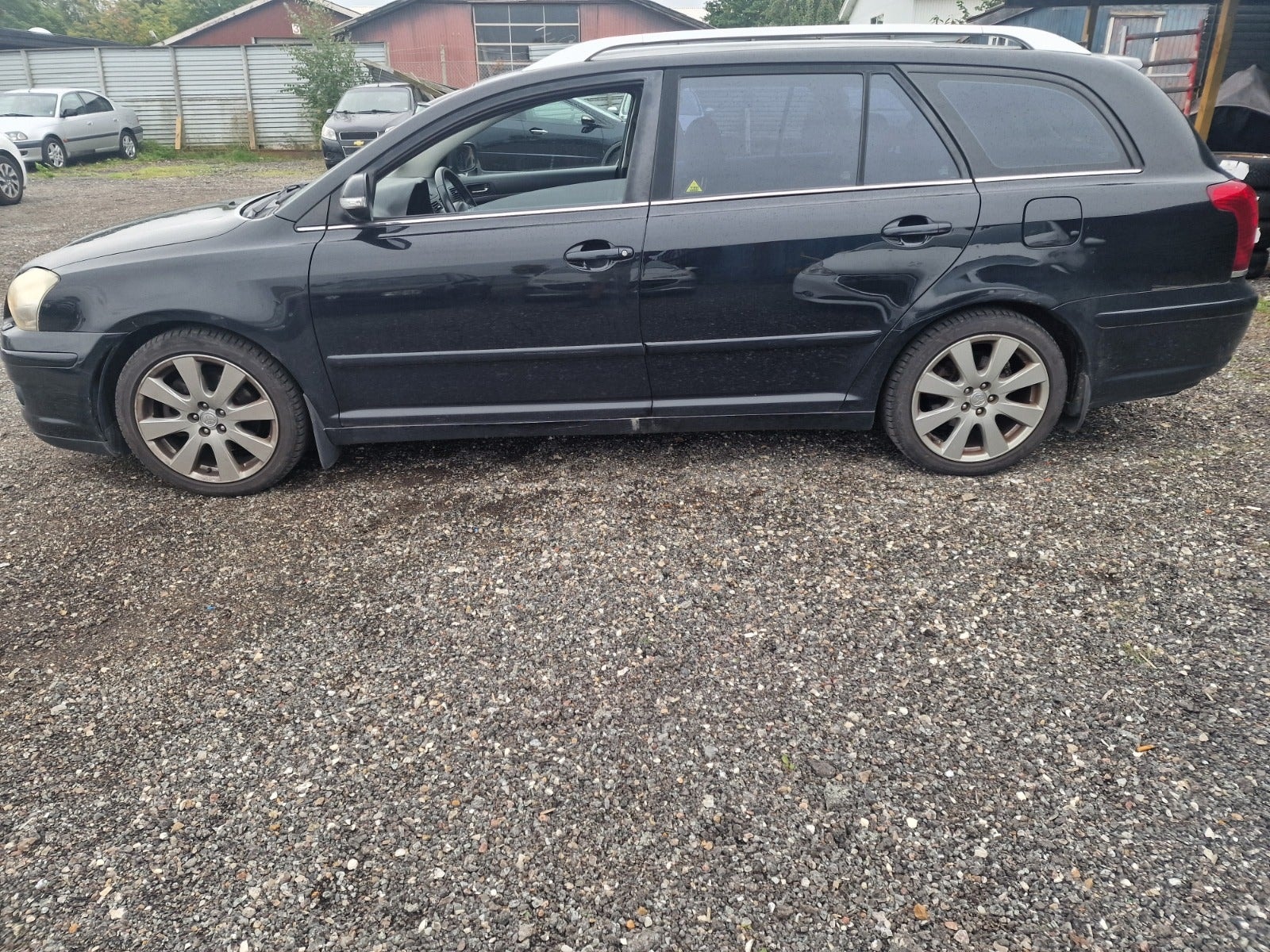 Toyota Avensis til salg hos Nabilli