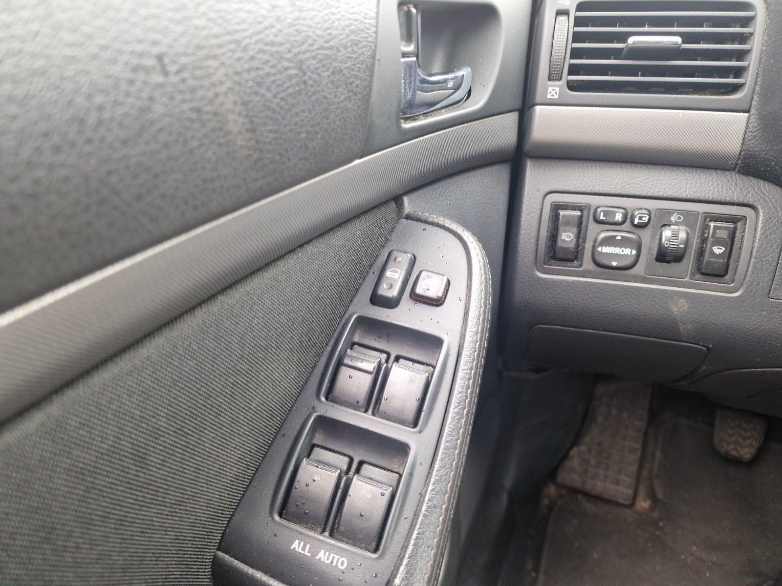 Toyota Avensis til salg hos Nabilli
