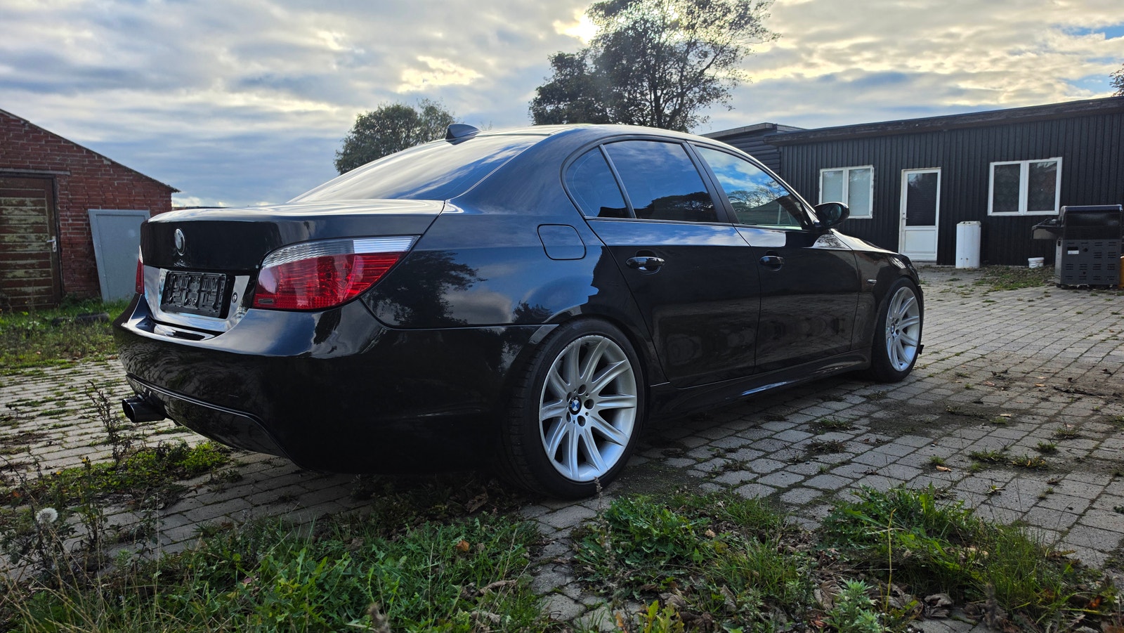 BMW 523i til salg hos Nabilli