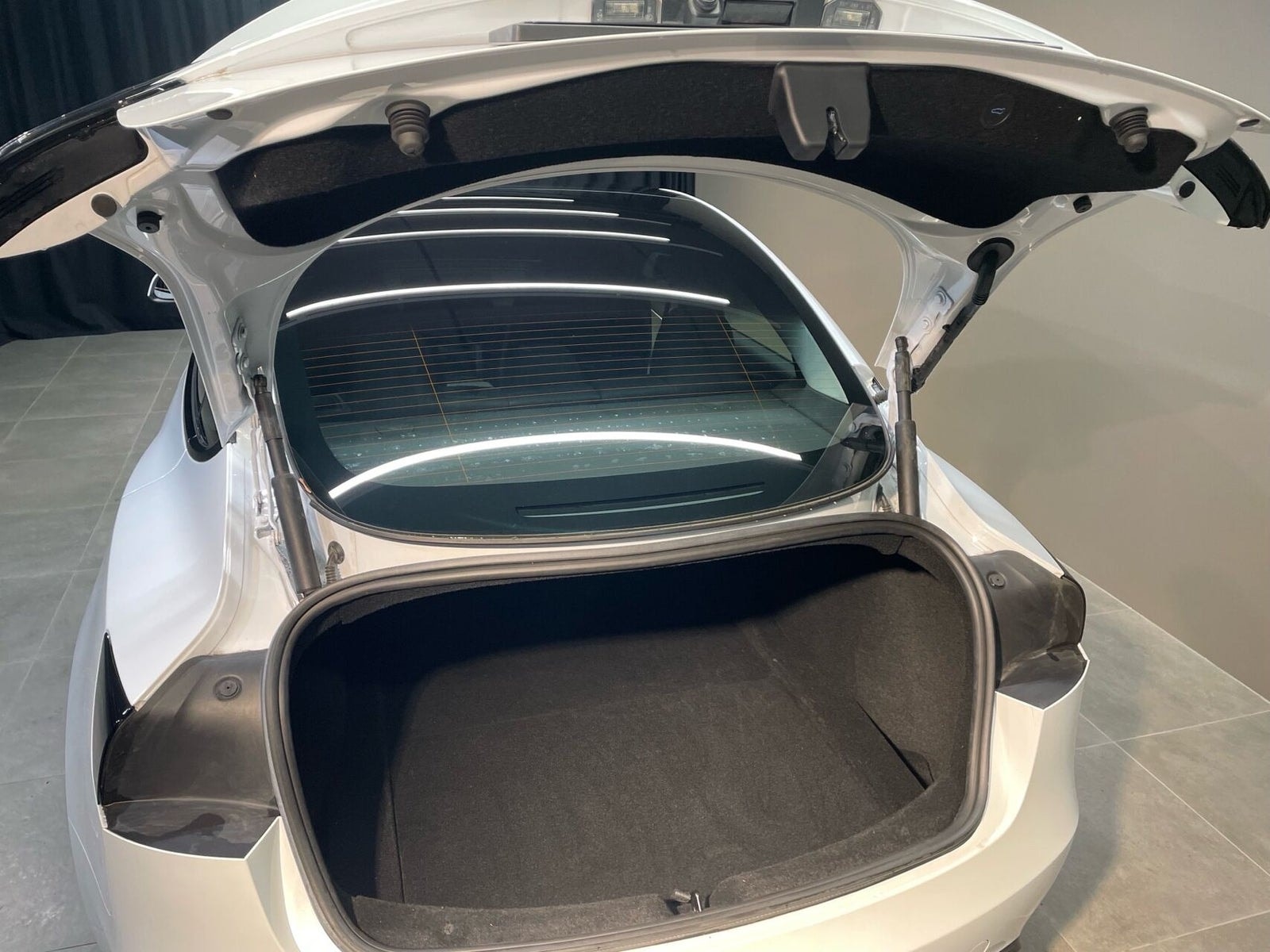 Tesla Model 3 til salg hos Nabilli