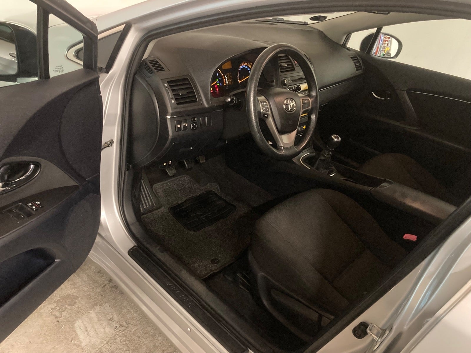 Toyota Avensis til salg hos Nabilli