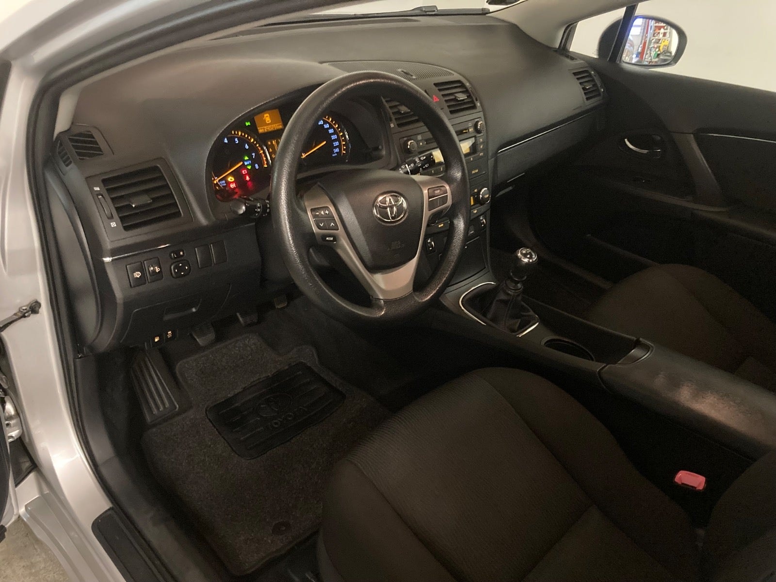 Toyota Avensis til salg hos Nabilli