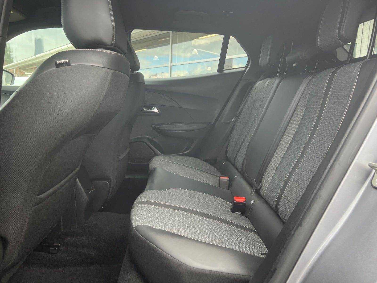 Peugeot e-2008 til salg hos Nabilli