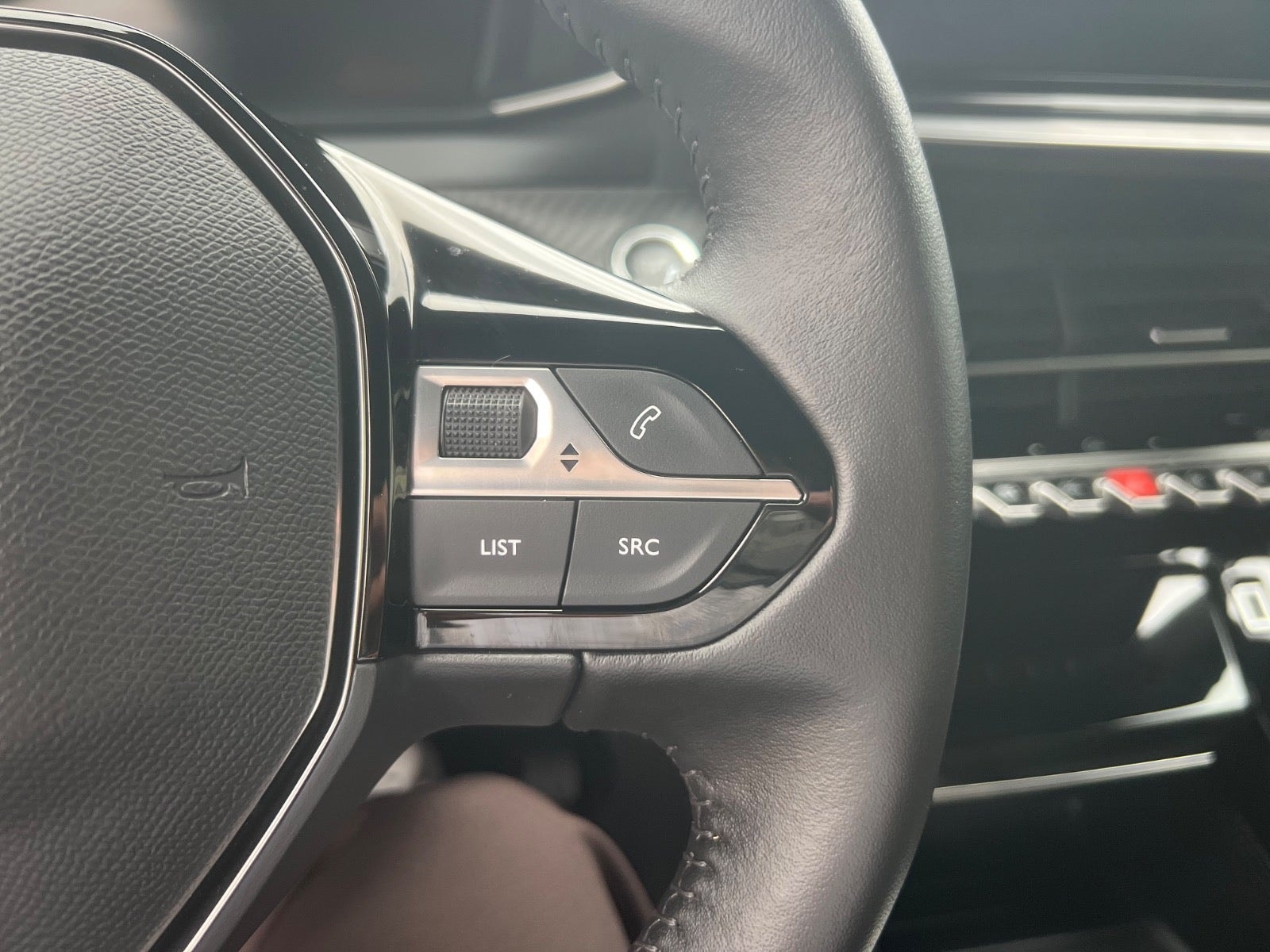 Peugeot e-2008 til salg hos Nabilli