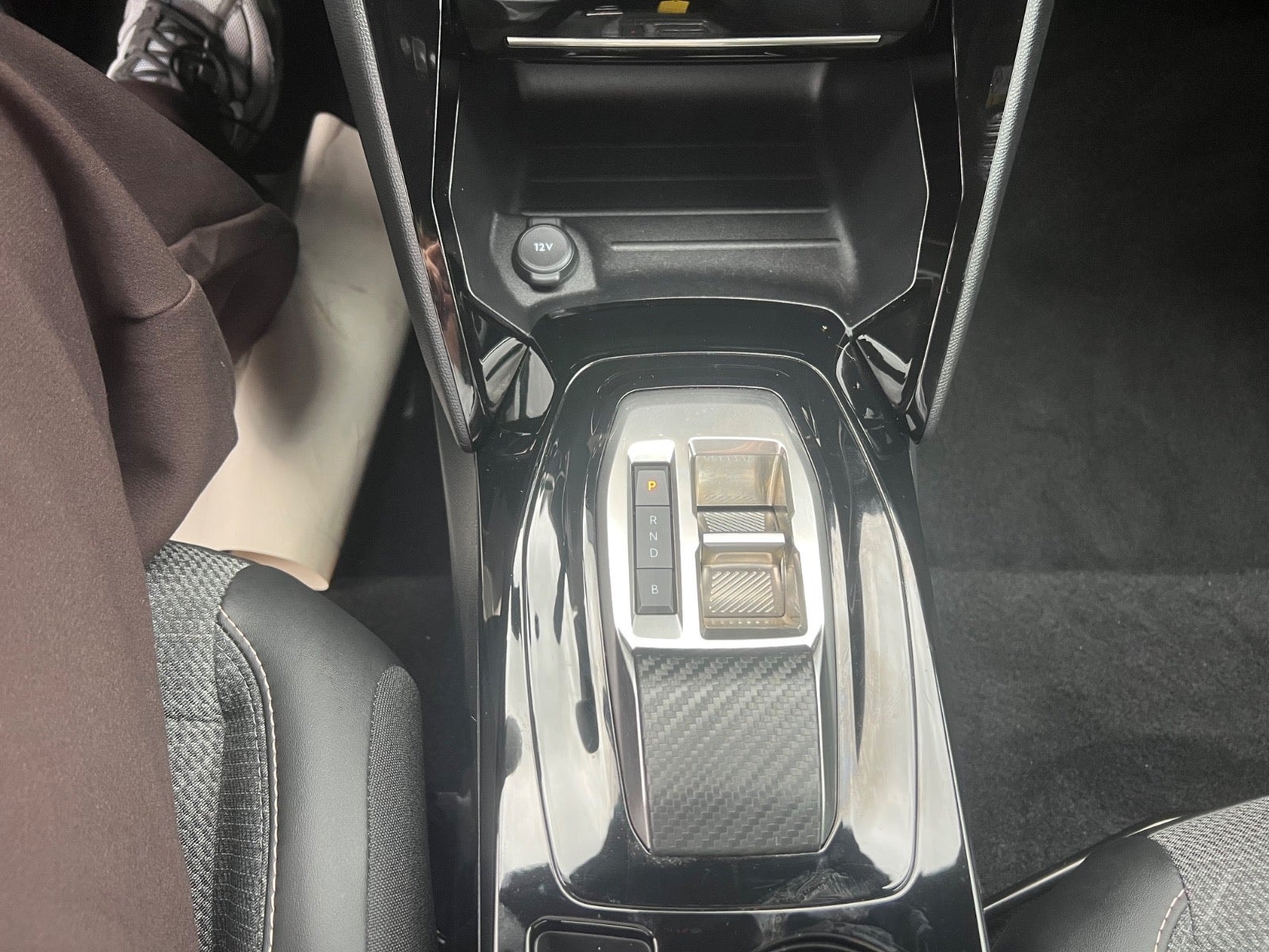 Peugeot e-2008 til salg hos Nabilli