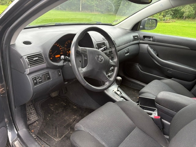 Toyota Avensis til salg hos Nabilli