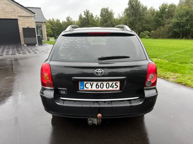 Toyota Avensis til salg hos Nabilli