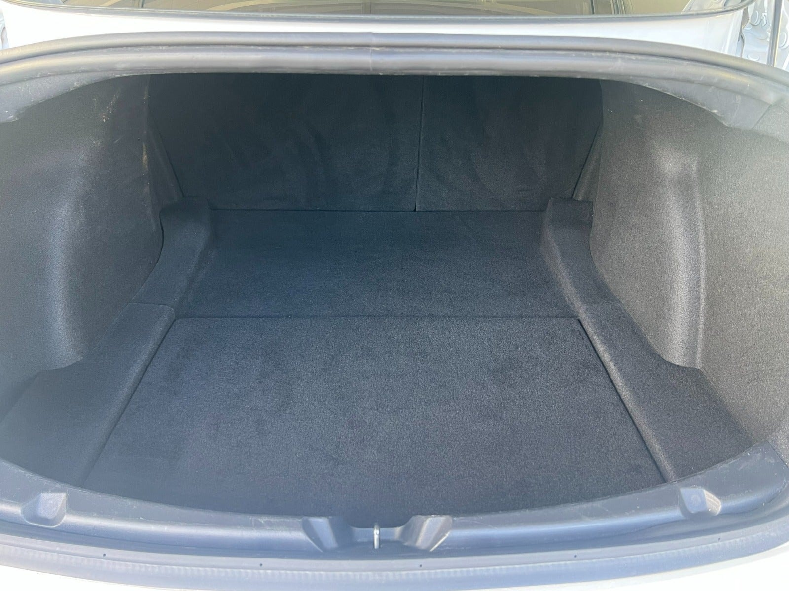 Tesla Model 3 til salg hos Nabilli